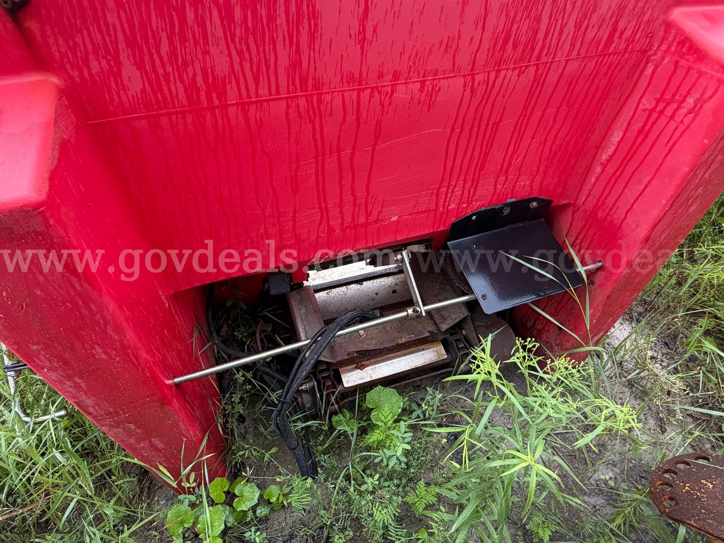 Tornado Salt/Sand Hopper  7Ft Tornado  Government Surplus Auction - Photo #5