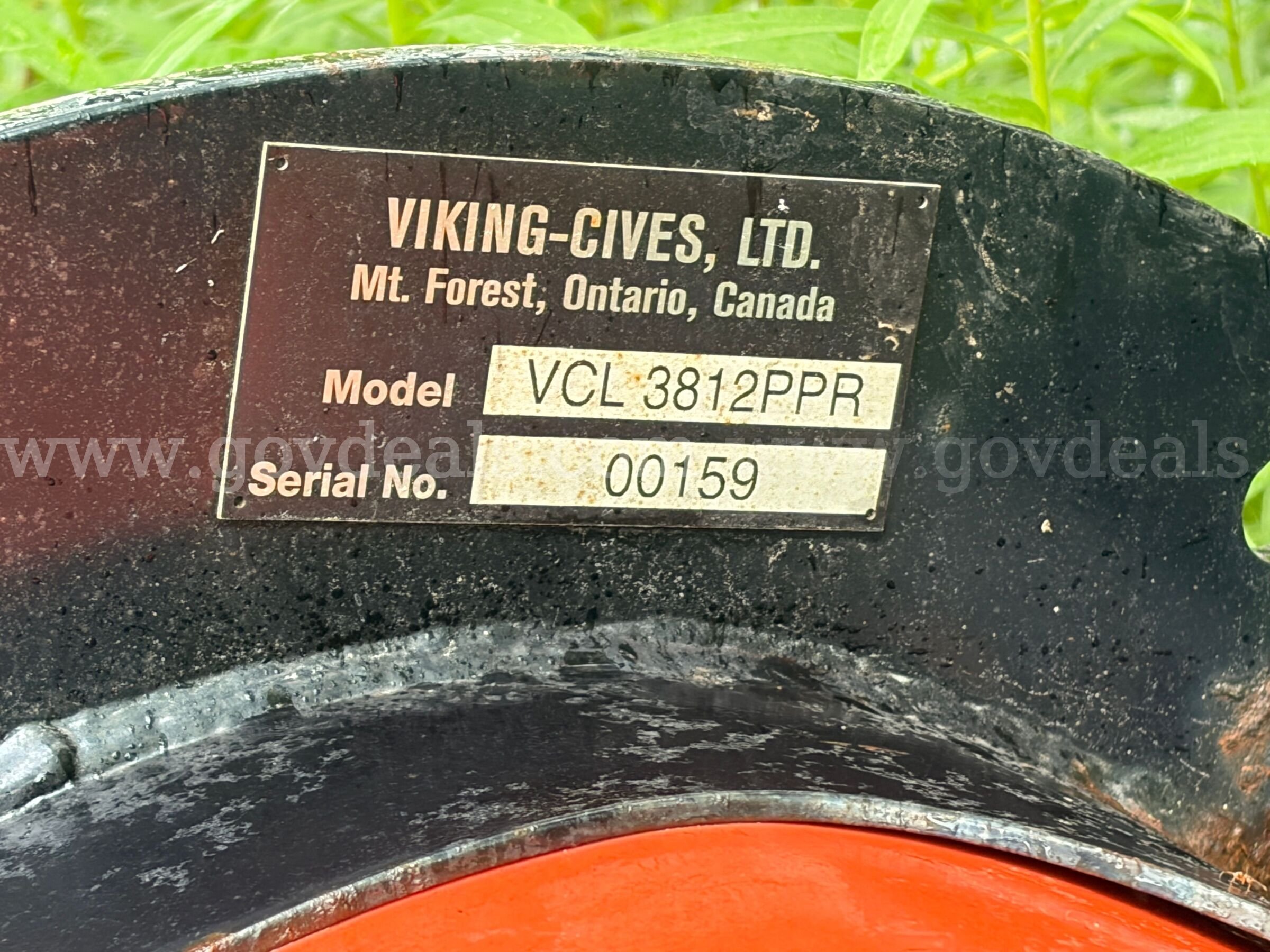 12 Ft  Viking-Cives VCL 3812PPR  Heavy-Duty Municipal Poly Reversing Snow Plow Attachment Viking-Cives 3812PPR Government Surplus Auction - Photo #3