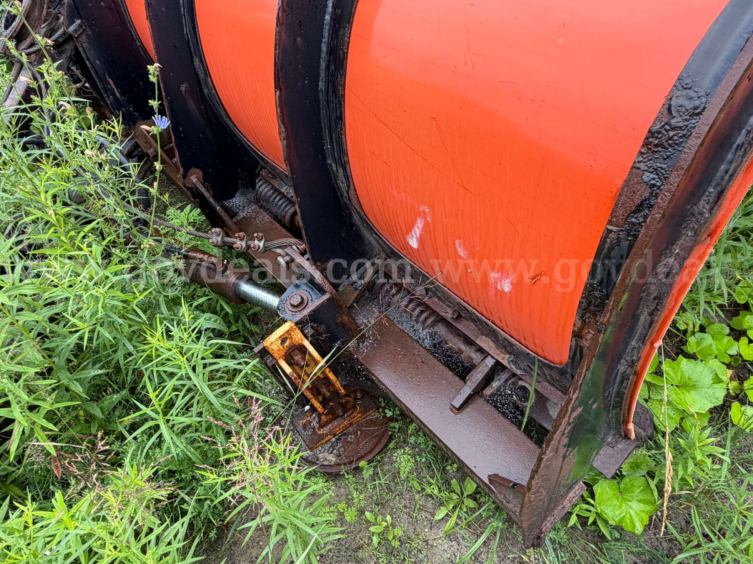 12 Ft Viking-Cives VCL 3812PPR Heavy-Duty Municipal Poly Reversing Snow Plow Attachment Viking-Cives 3812PPR Government Surplus Auction - Photo #3