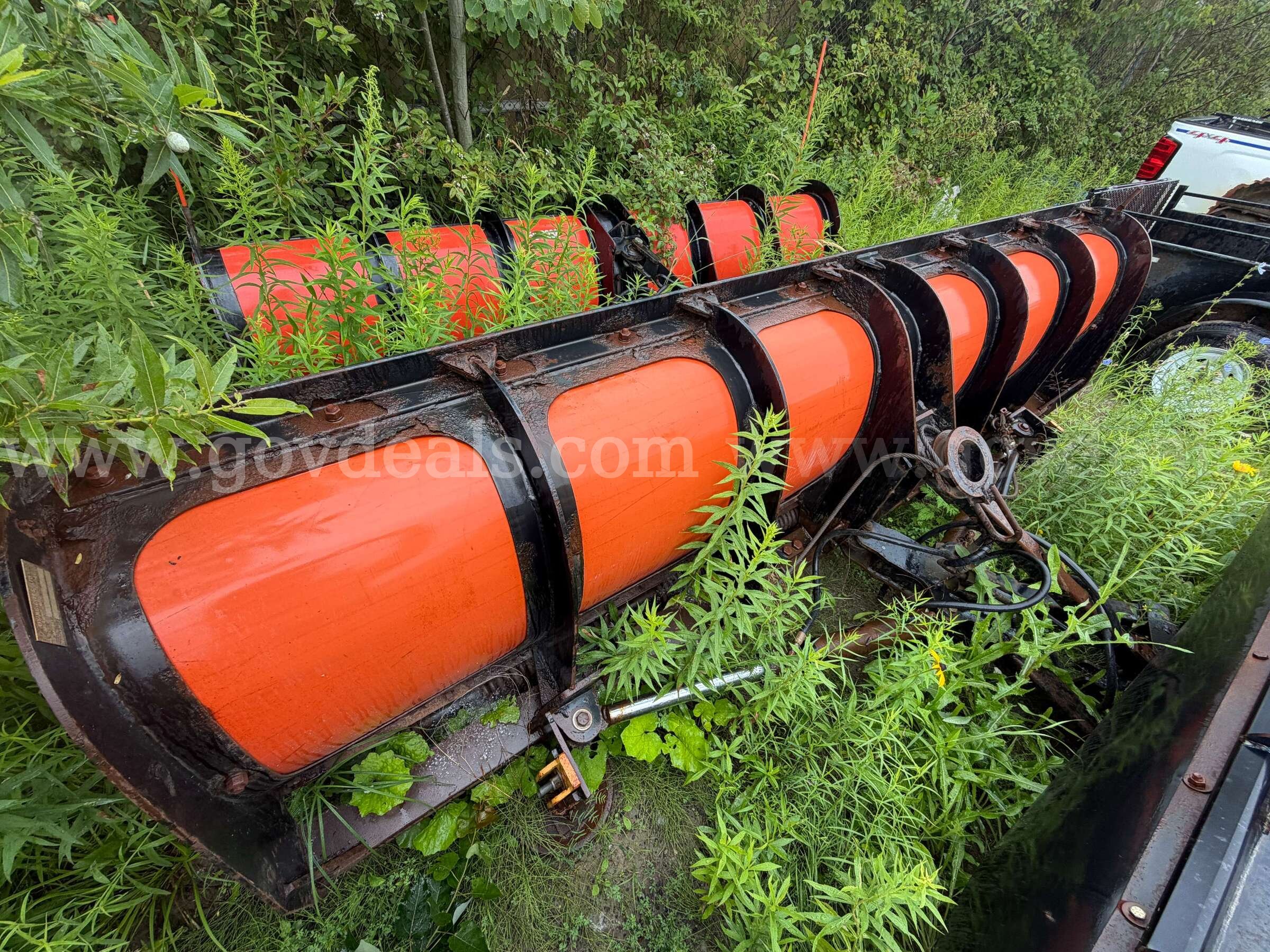 12 Ft Viking-Cives VCL 3812PPR Heavy-Duty Municipal Poly Reversing Snow Plow Attachment Viking-Cives 3812PPR Government Surplus Auction - Photo #5