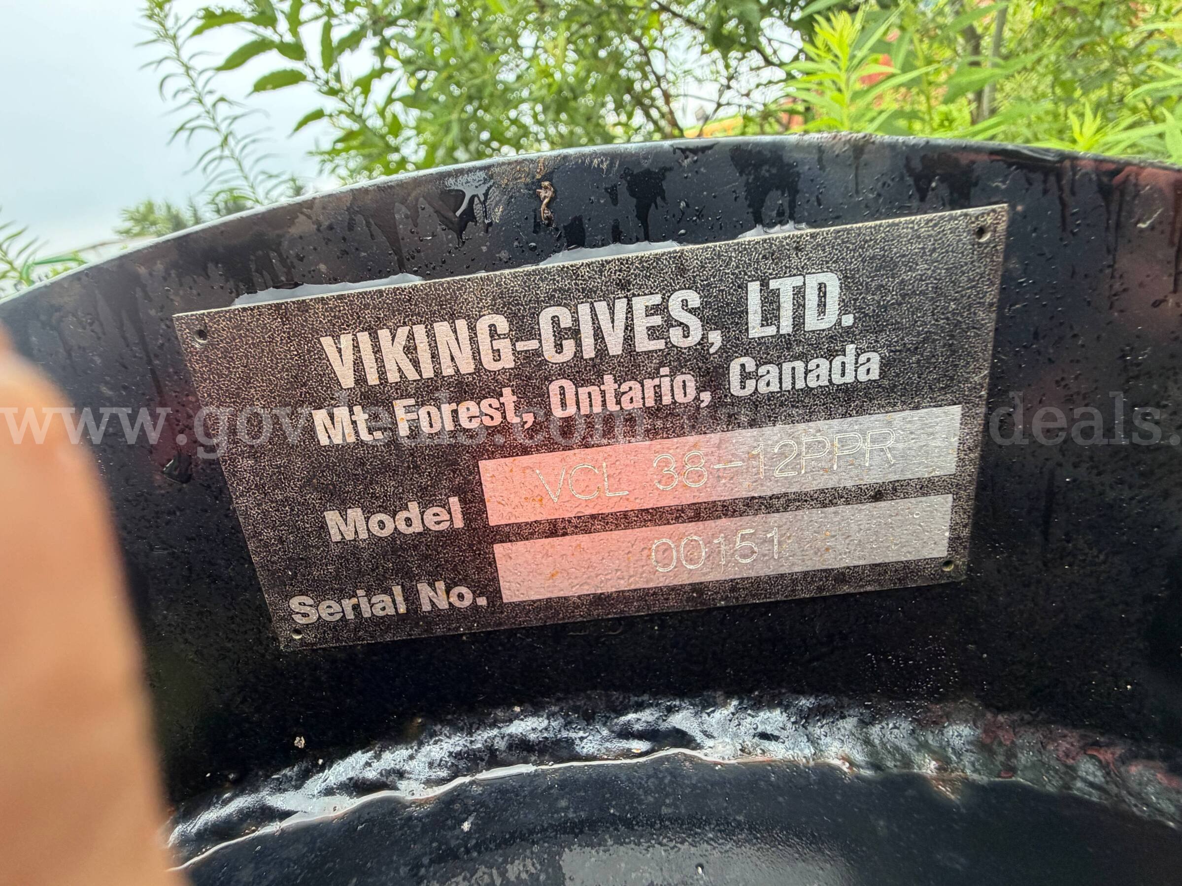 12 Ft Viking-Cives VCL 3812PPR Heavy-Duty Municipal Poly Reversing Snow Plow Attachment Viking-Cives 3812PPR Government Surplus Auction - Photo #5