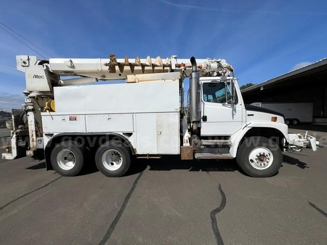 1999 Freightliner FL80 Altec D2050TC Digger Derrick Freightliner D2050TC Government Surplus Auction - Primary Photo