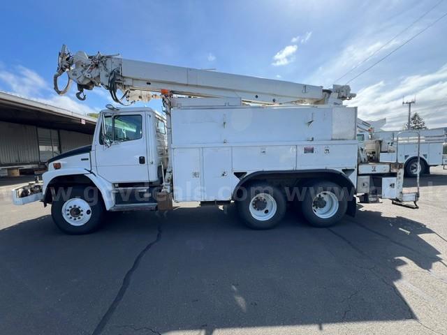 1999 Freightliner FL80 Altec D2050TC Digger Derrick Freightliner D2050TC Government Surplus Auction - Photo #2