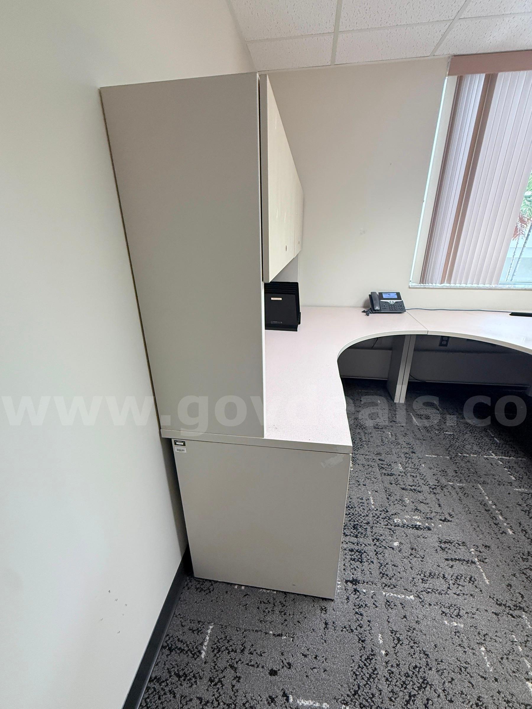 U-Shaped Executive Workstation Desk with Overhead Storage and Pedestals   Government Surplus Auction - Photo #2