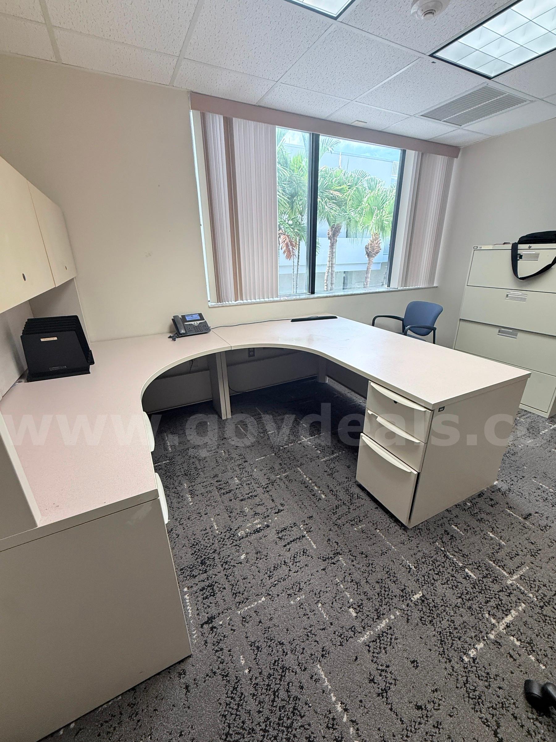 U-Shaped Executive Workstation Desk with Overhead Storage and Pedestals   Government Surplus Auction - Photo #3