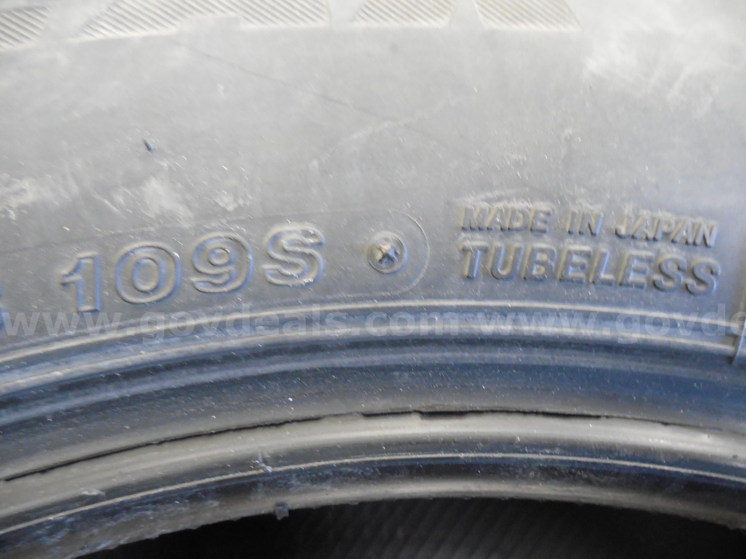 Bridgestone Blizzak DM-V2 P255/65 R18 109S Tire  P255 Government Surplus Auction - Photo #6
