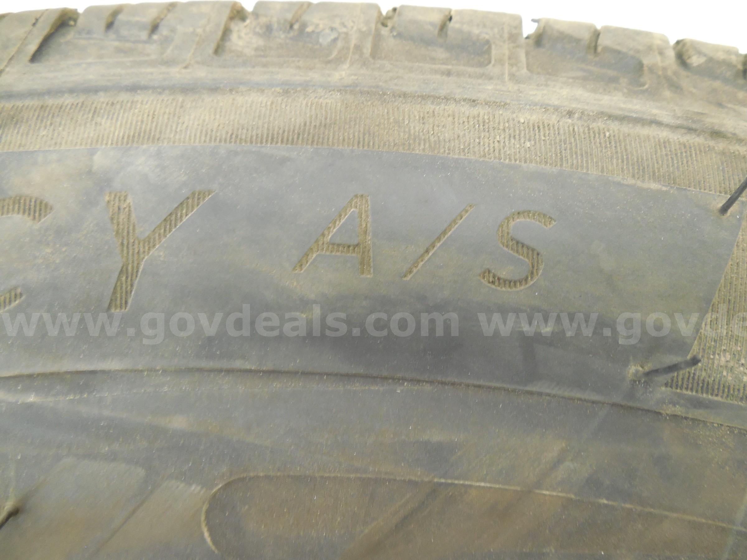 Michelin Primacy A/S 255/55 R20 110V Tire  255 Government Surplus Auction - Photo #4