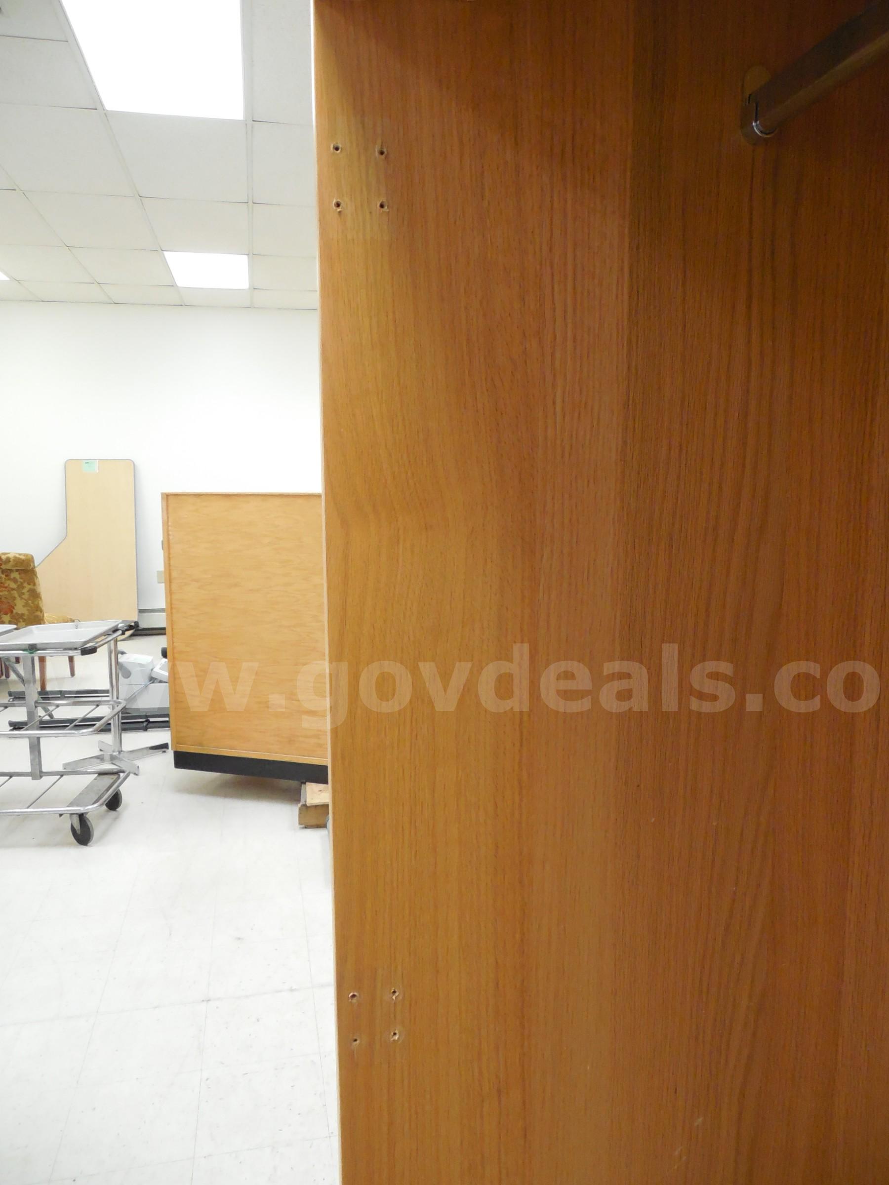 Wooden armoire   Government Surplus Auction - Photo #5
