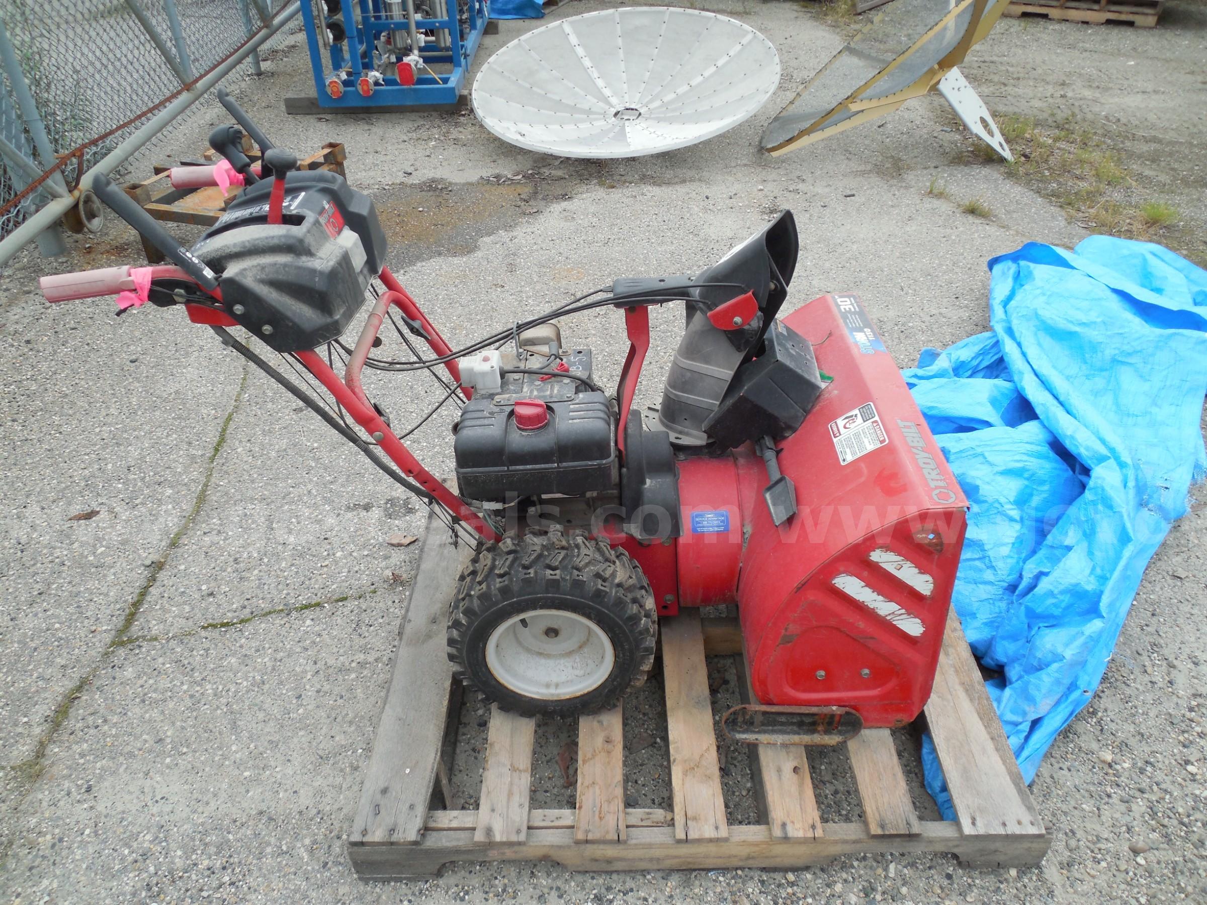 Troy-Bilt snowblower   Government Surplus Auction - Photo #2