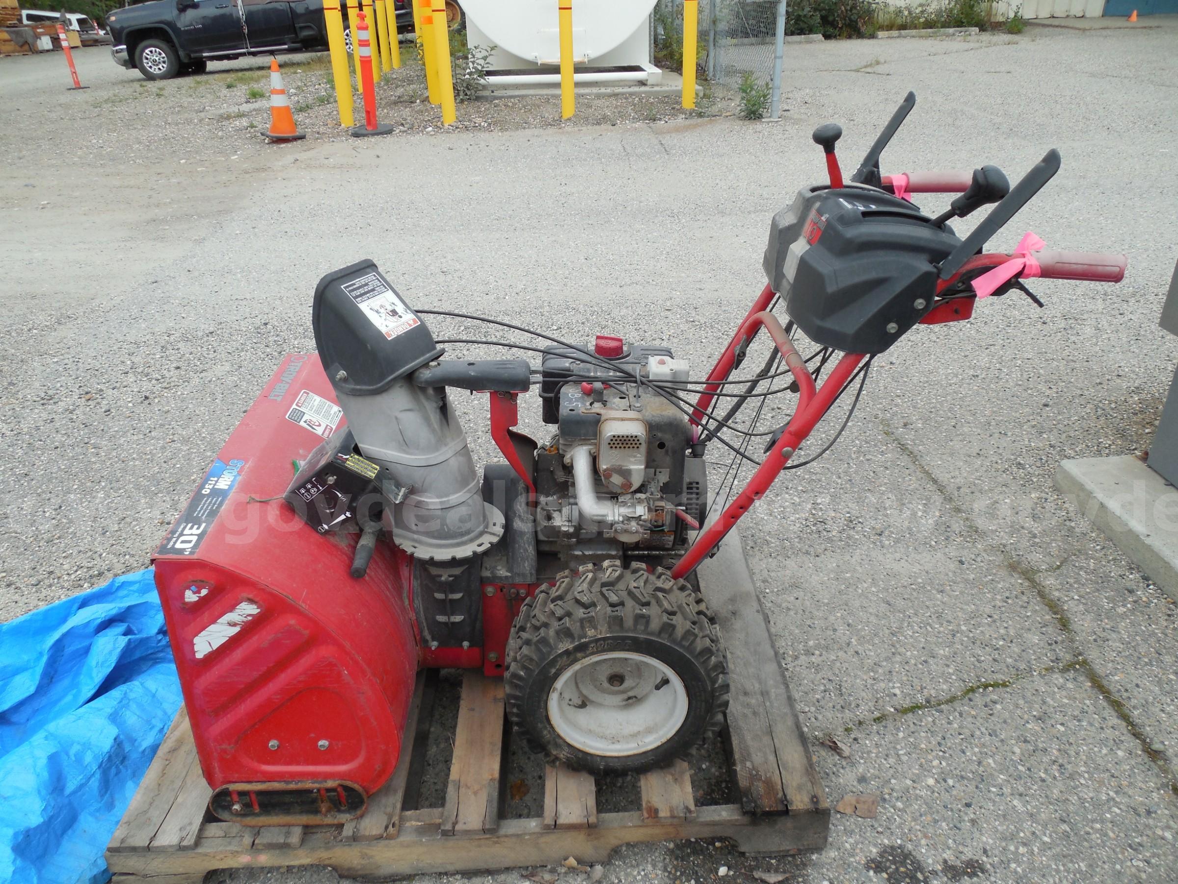 Troy-Bilt snowblower   Government Surplus Auction - Photo #4