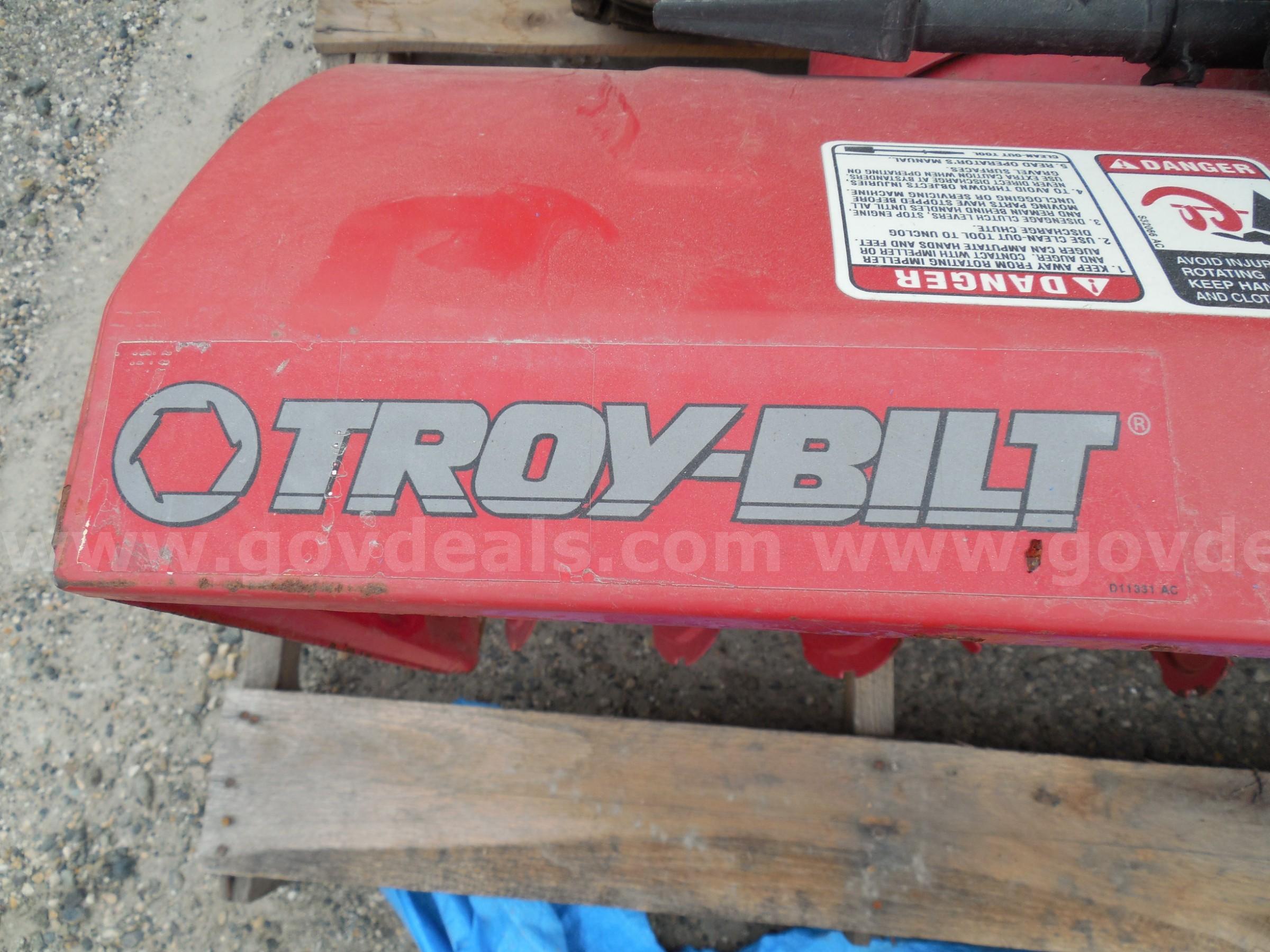 Troy-Bilt snowblower   Government Surplus Auction - Photo #6