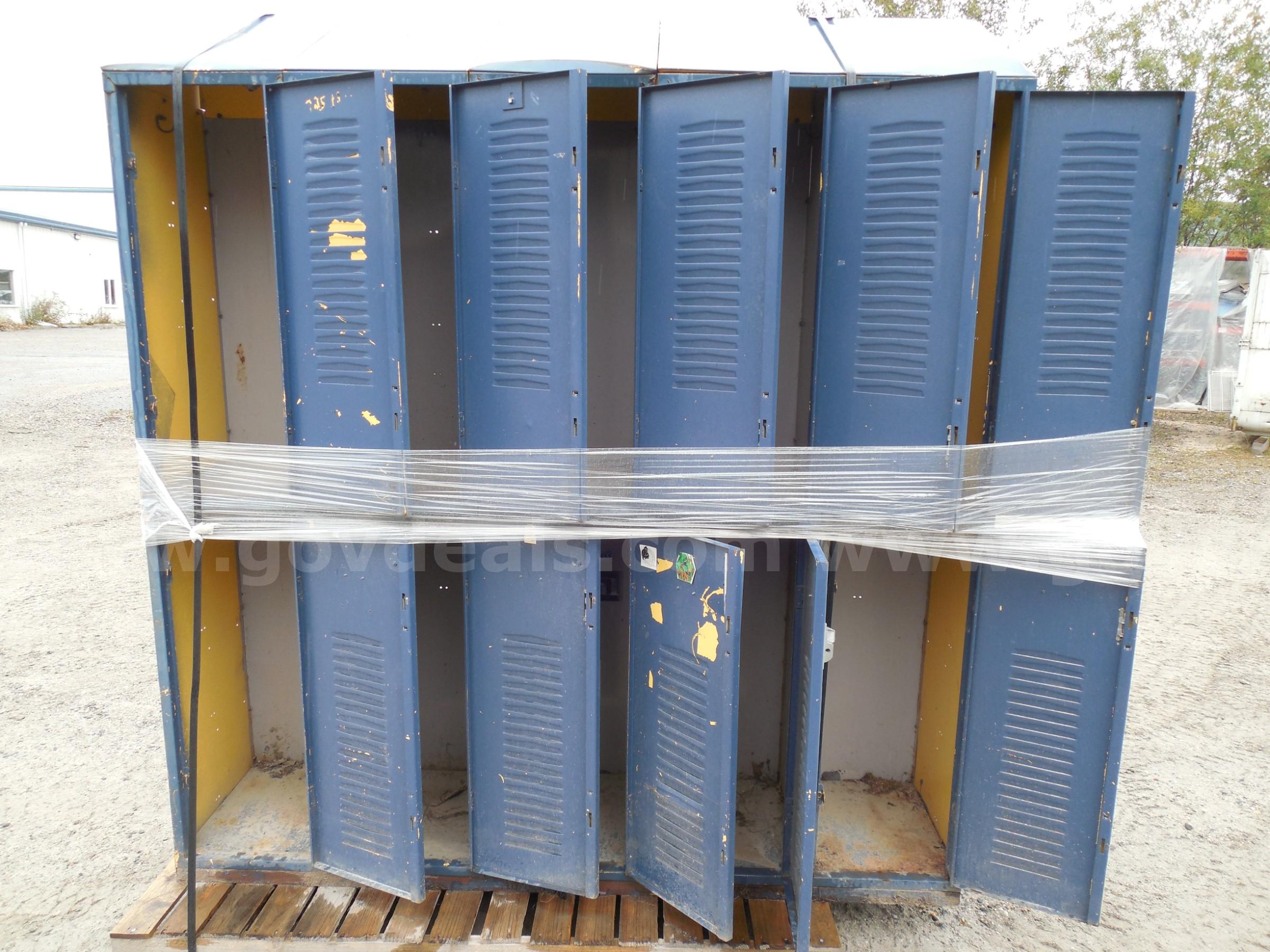 Dual tiered five wide locker assembly   Government Surplus Auction - Primary Photo
