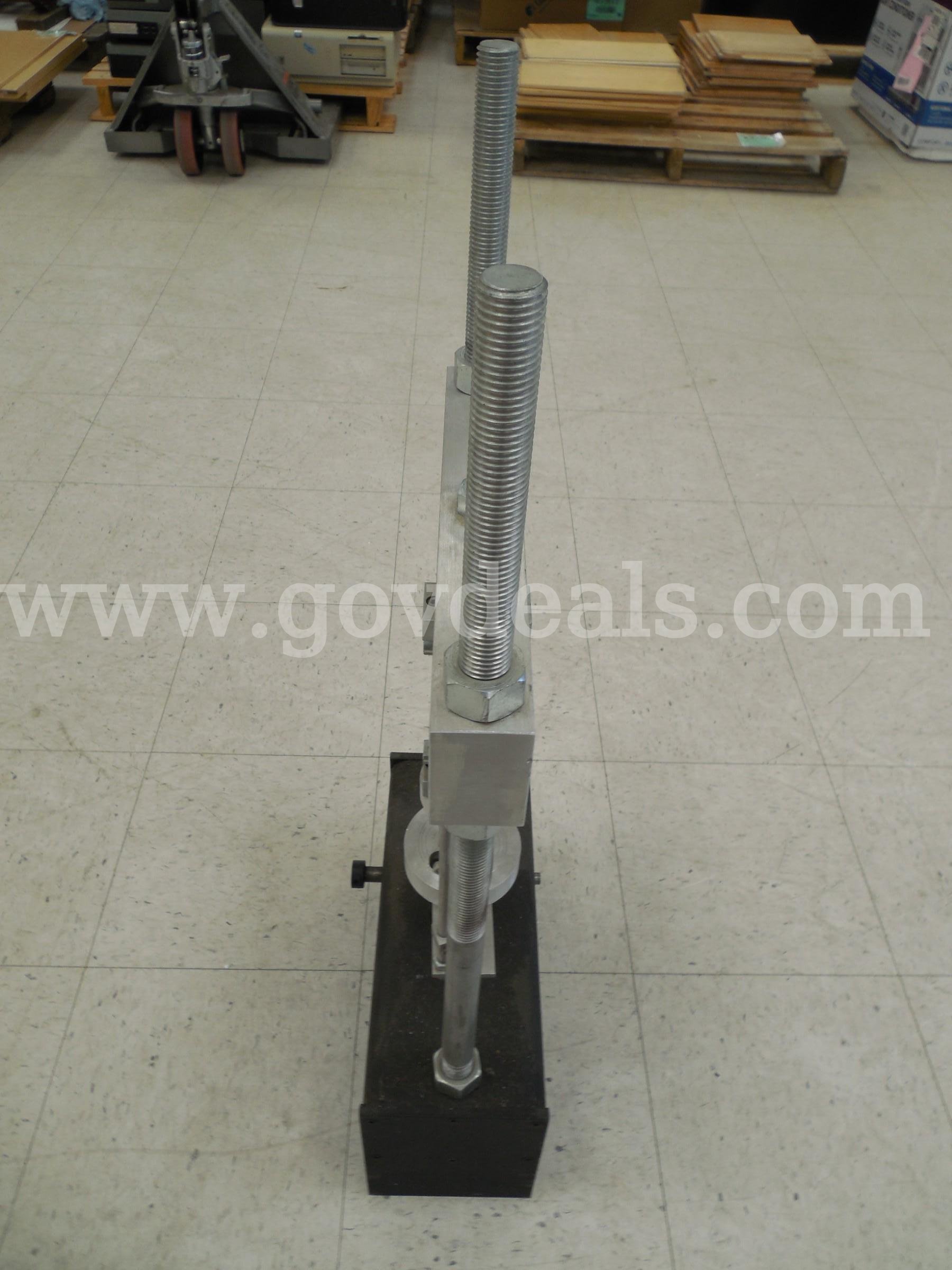 Unidentified unconfined compression test set up   Government Surplus Auction - Photo #2