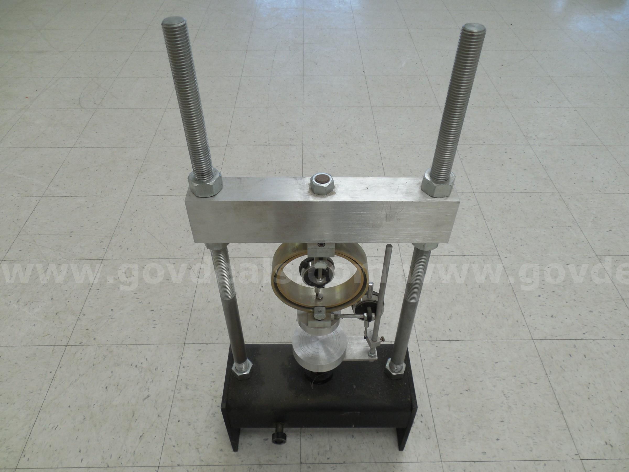 Unidentified unconfined compression test set up   Government Surplus Auction - Photo #3