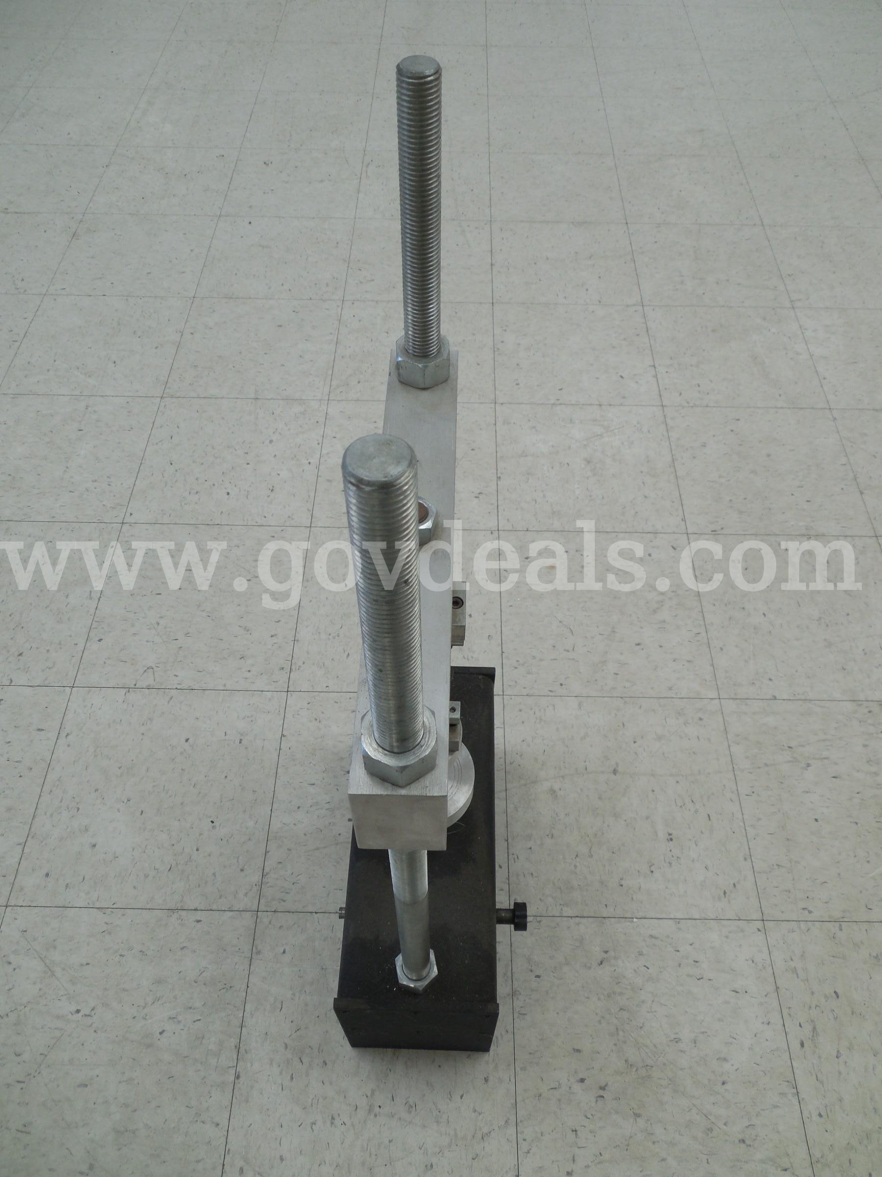 Unidentified unconfined compression test set up   Government Surplus Auction - Photo #4