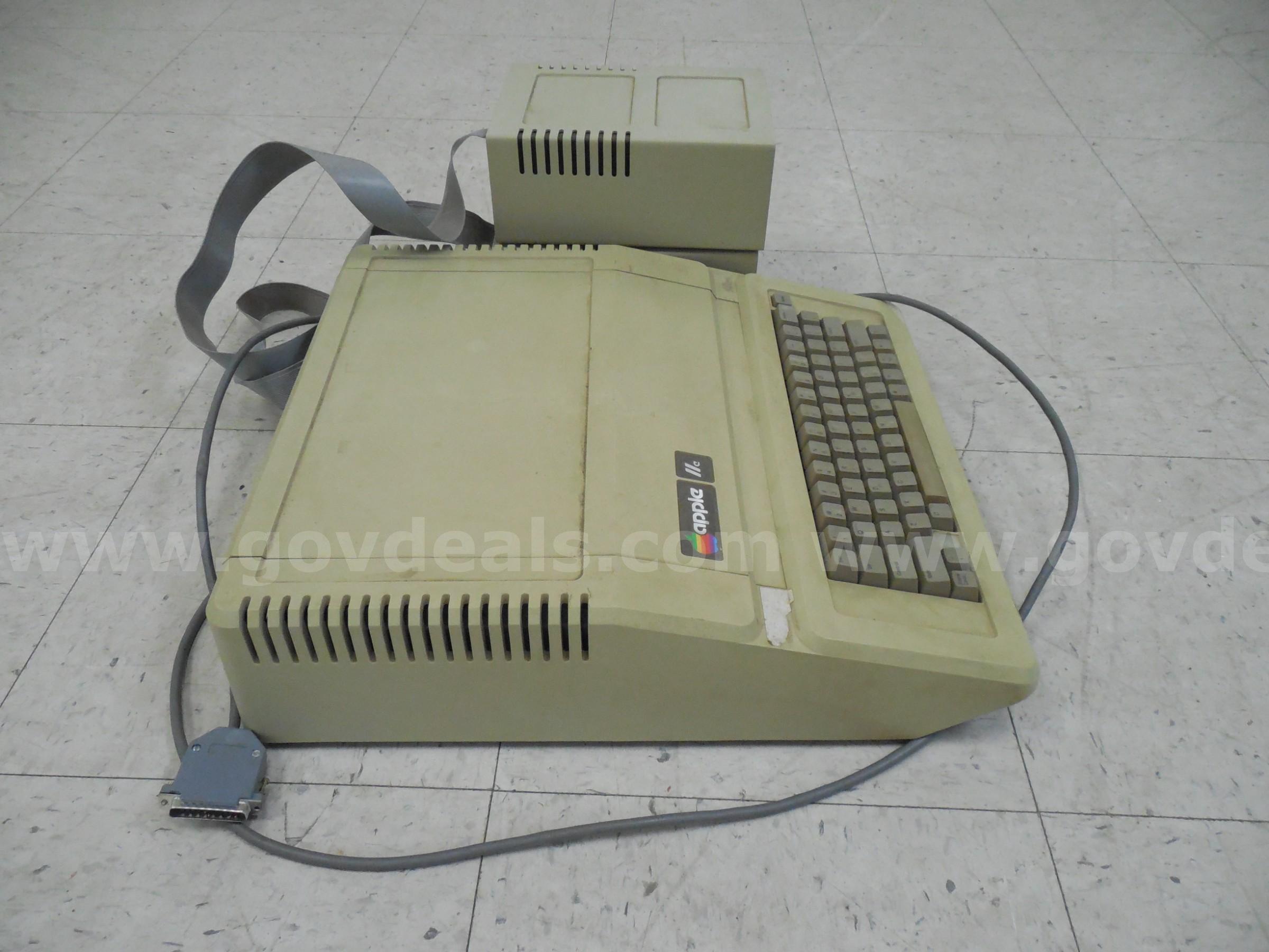 Apple lle with two attached floppy drives Apple  Government Surplus Auction - Photo #2