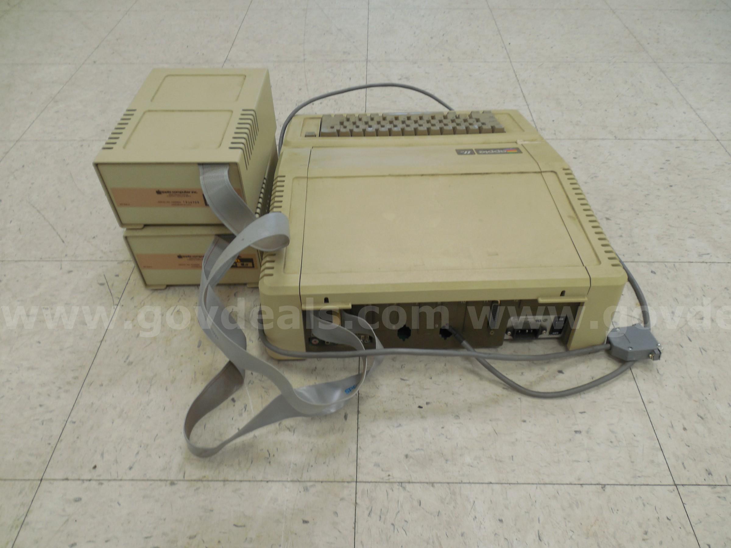 Apple lle with two attached floppy drives Apple  Government Surplus Auction - Photo #3