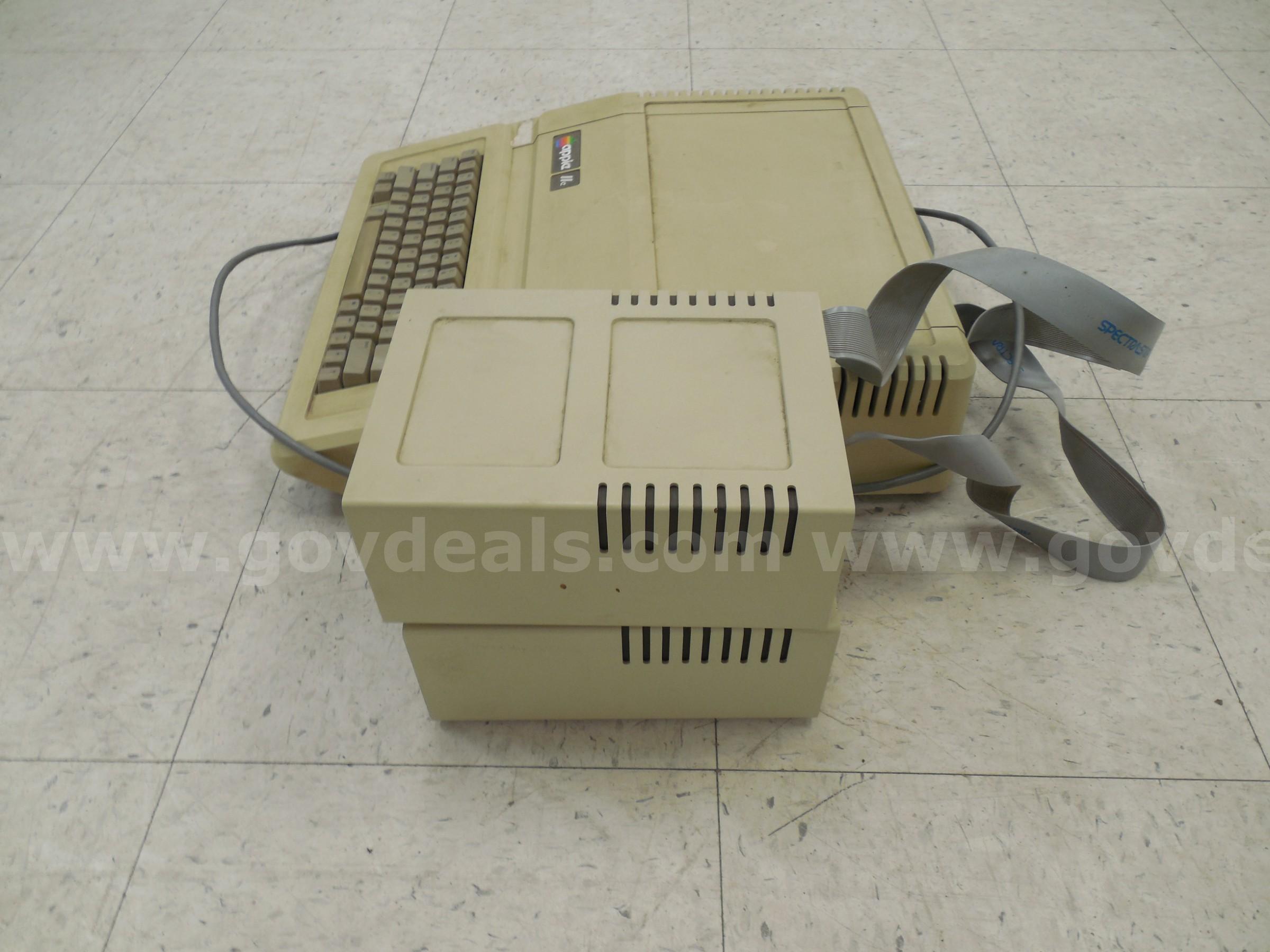 Apple lle with two attached floppy drives Apple  Government Surplus Auction - Photo #4