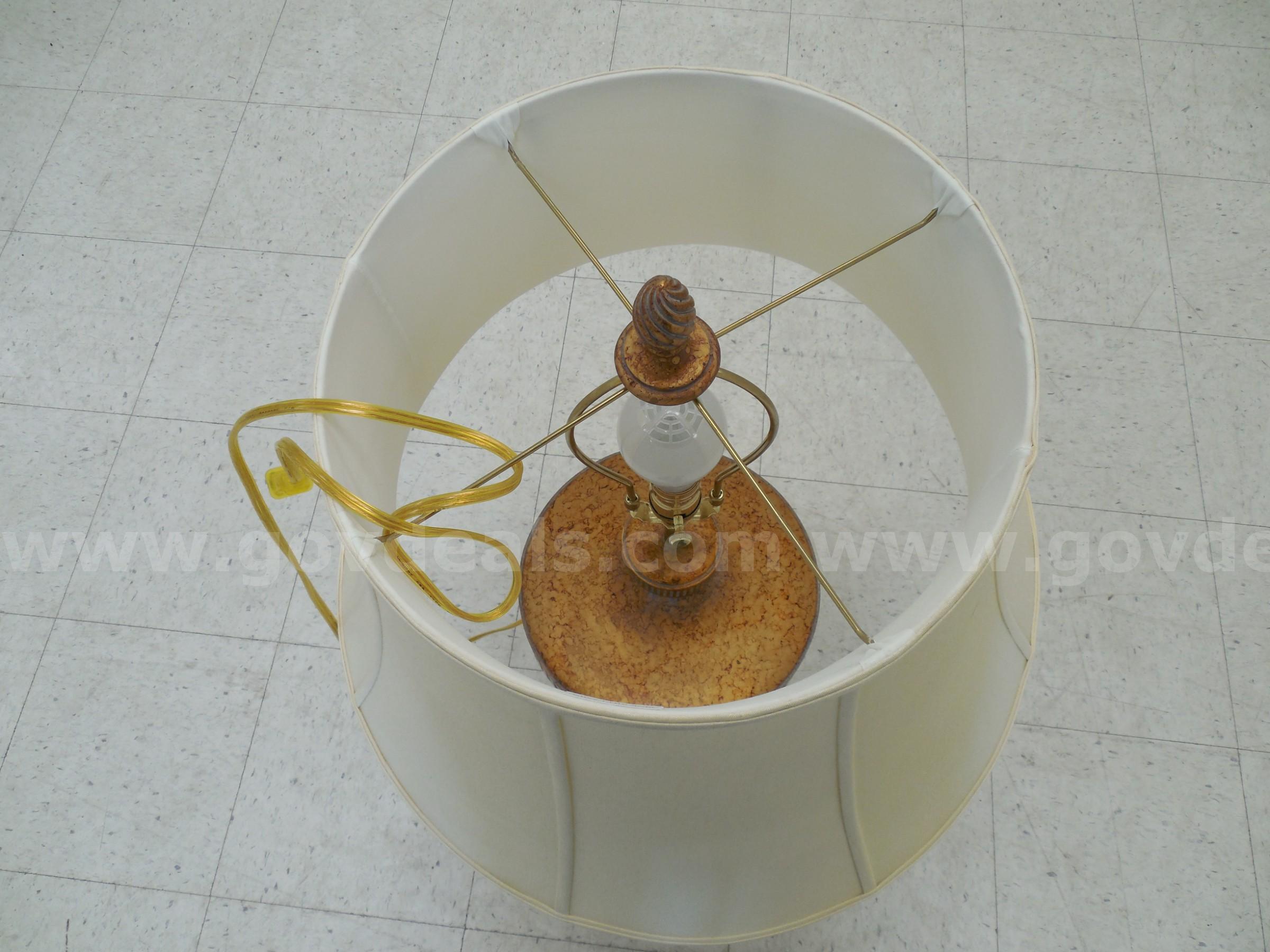 Fine art lamp   Government Surplus Auction - Photo #2