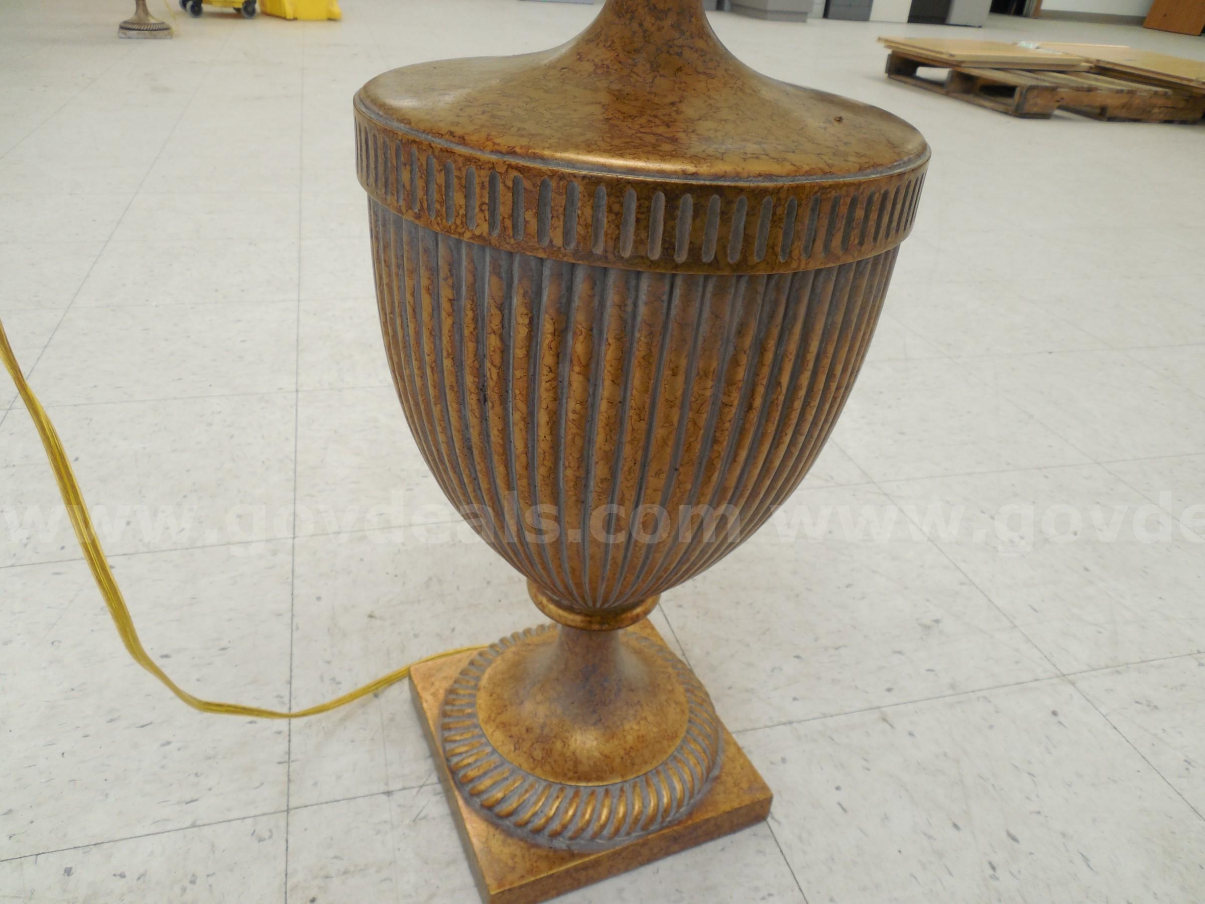 Fine art lamp   Government Surplus Auction - Photo #3