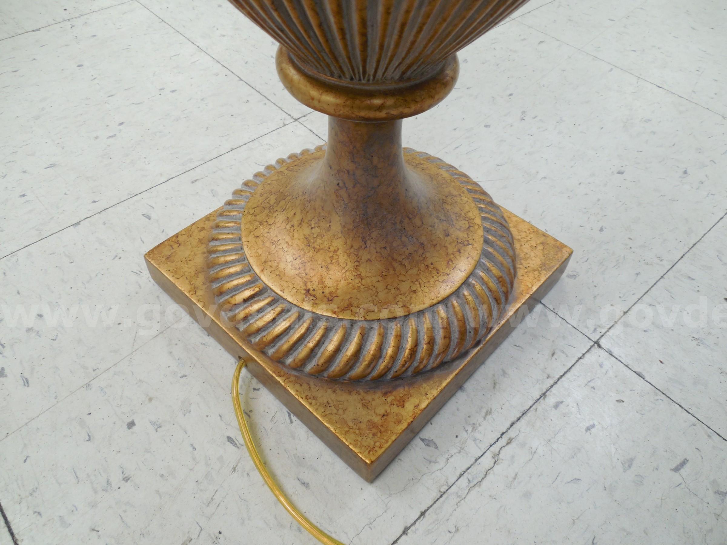 Fine art lamp   Government Surplus Auction - Photo #4