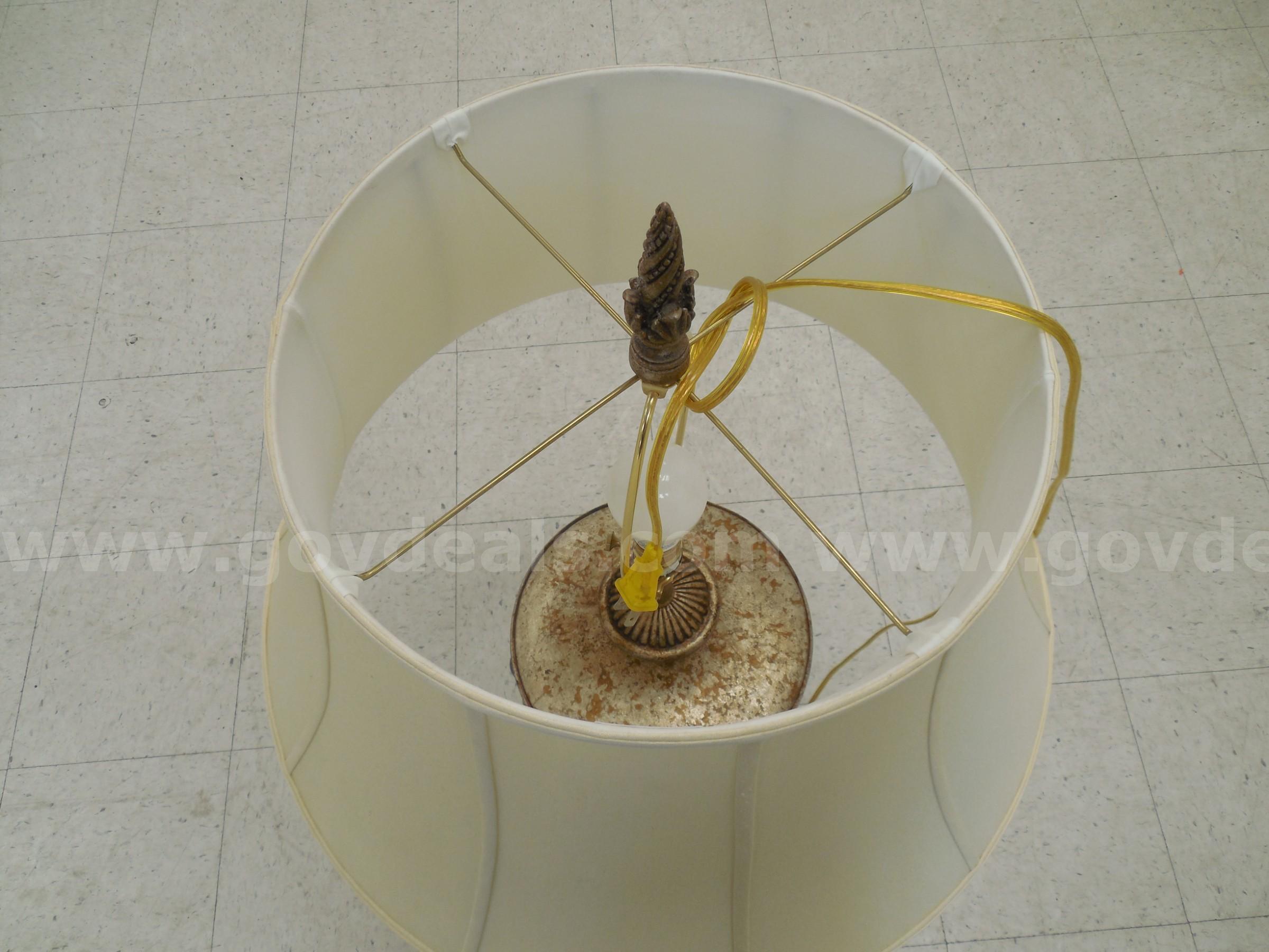 Fine art lamp   Government Surplus Auction - Photo #2