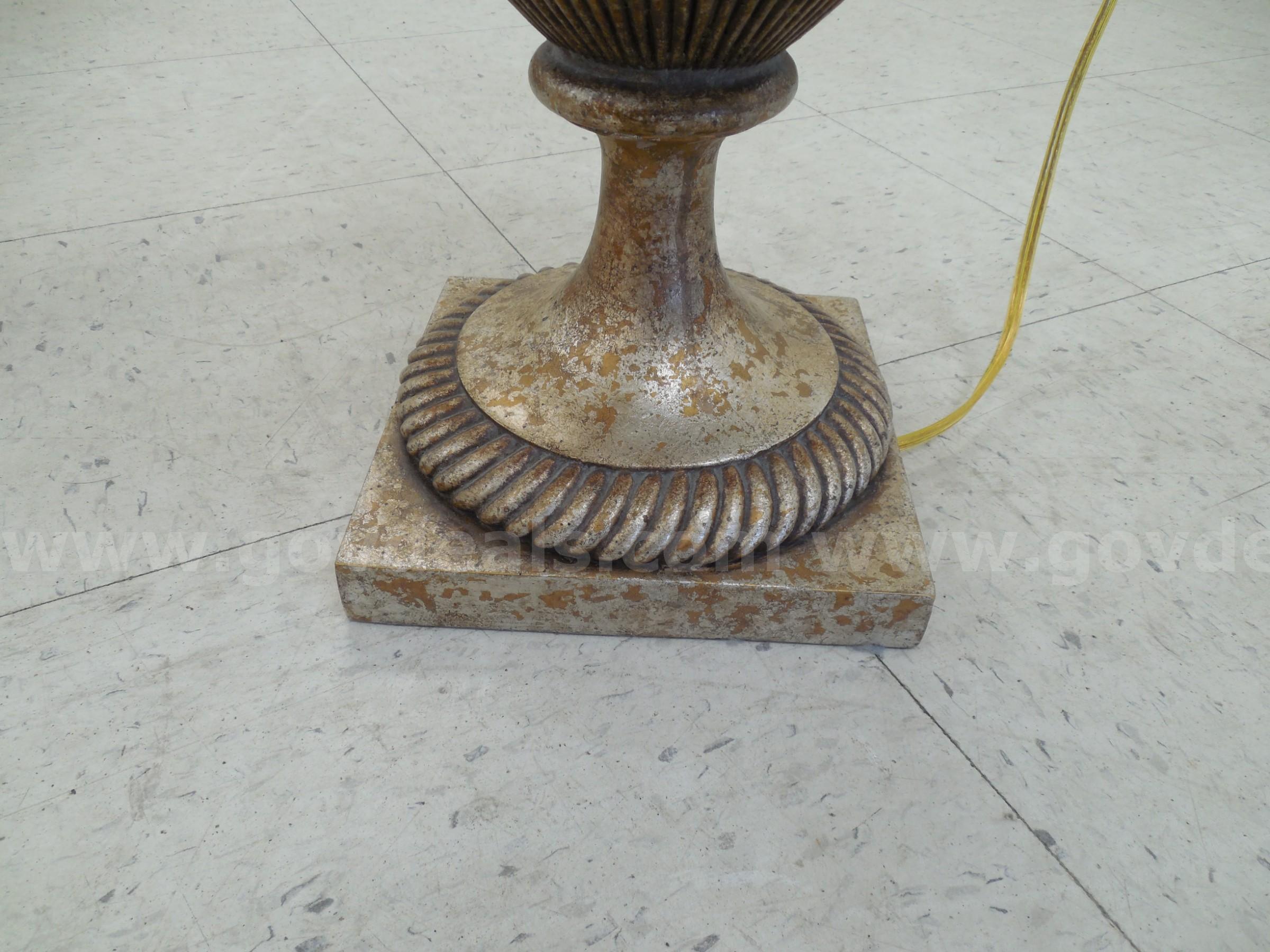 Fine art lamp   Government Surplus Auction - Photo #4