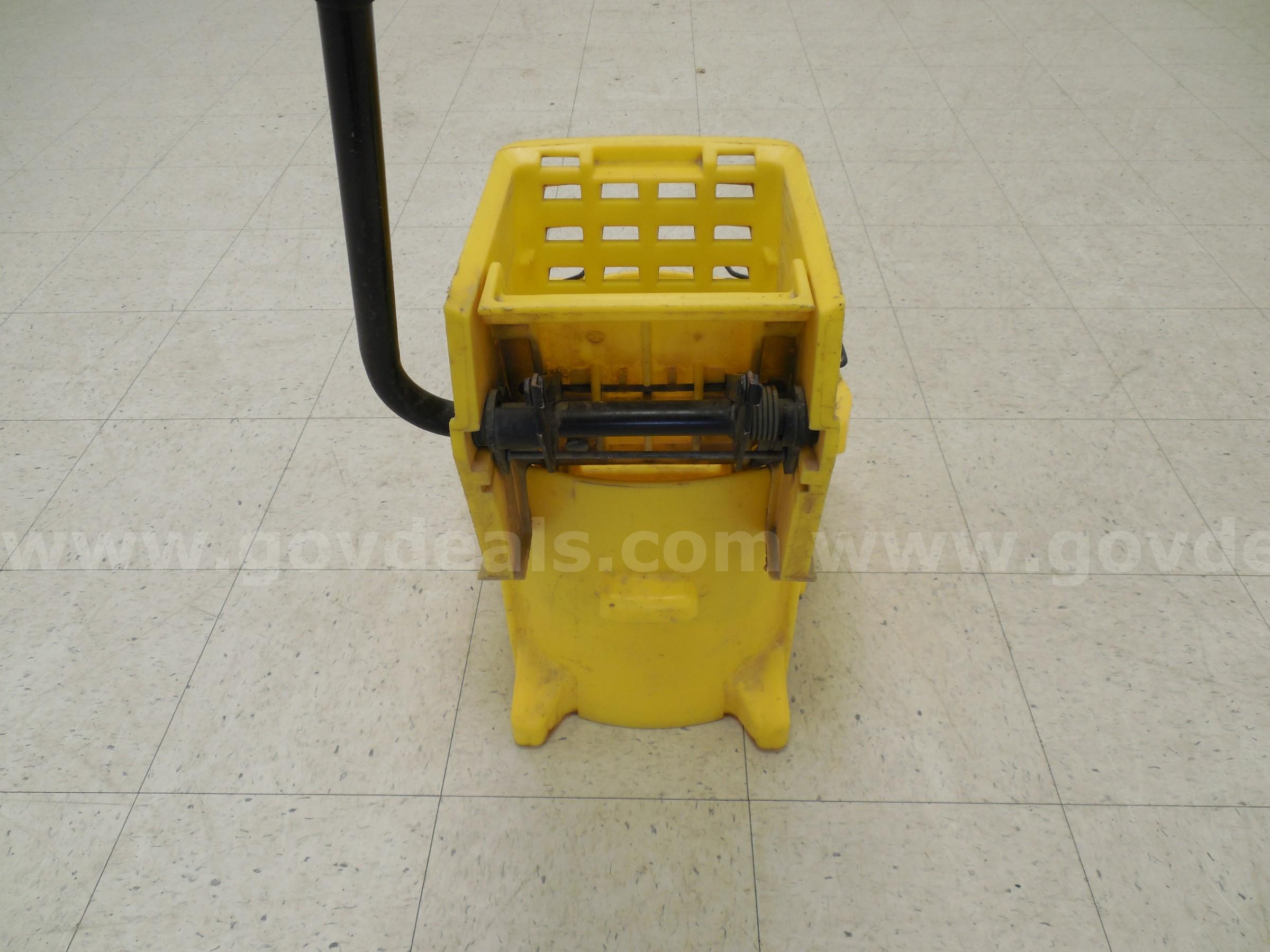Damaged mop bucket   Government Surplus Auction - Photo #3