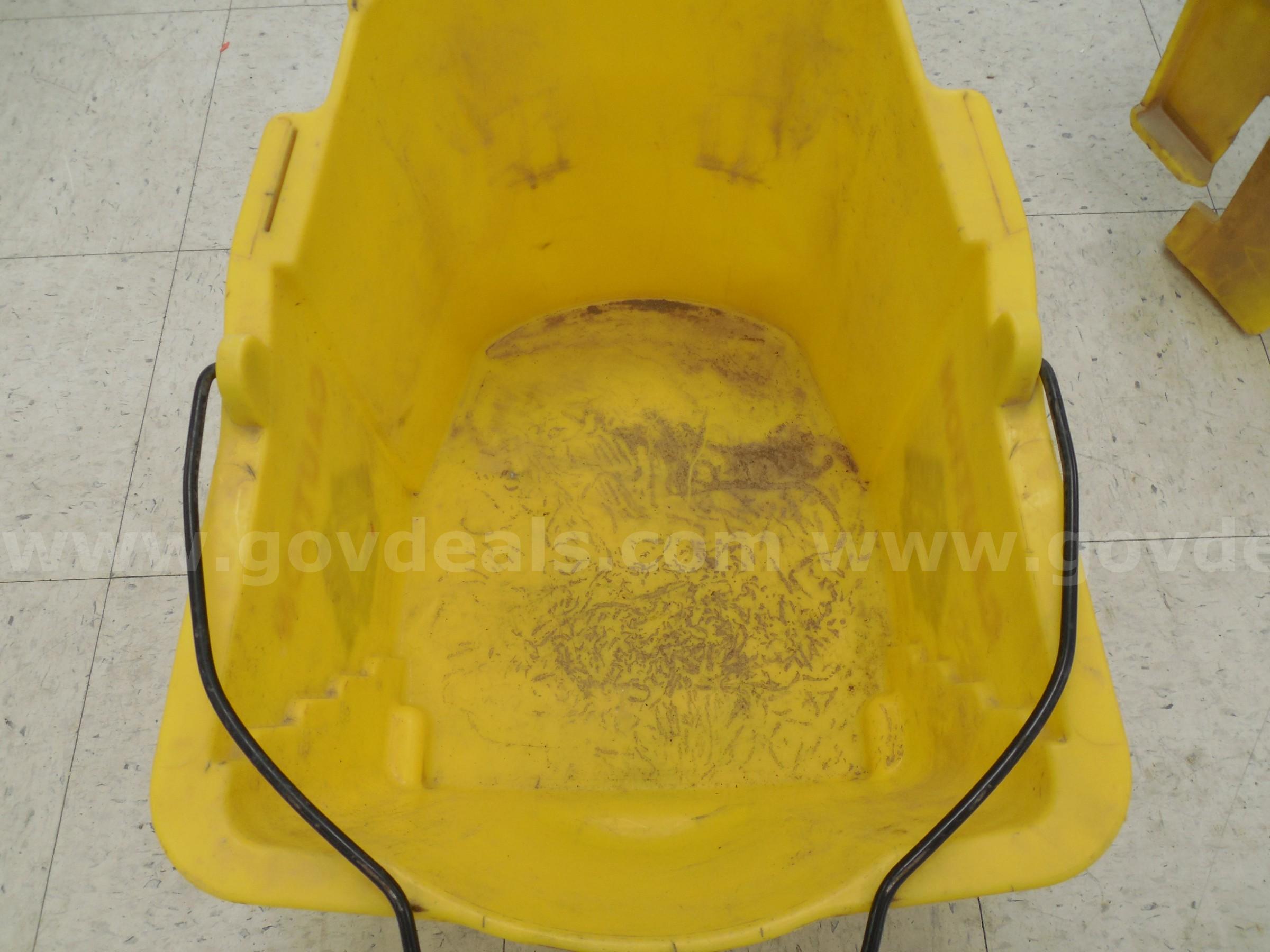 Damaged mop bucket   Government Surplus Auction - Photo #5