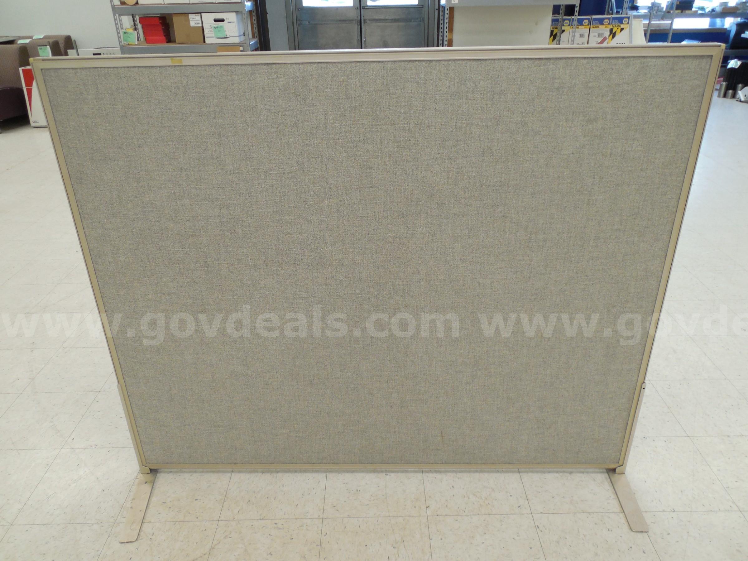 Wide cubicle panel   Government Surplus Auction - Photo #3