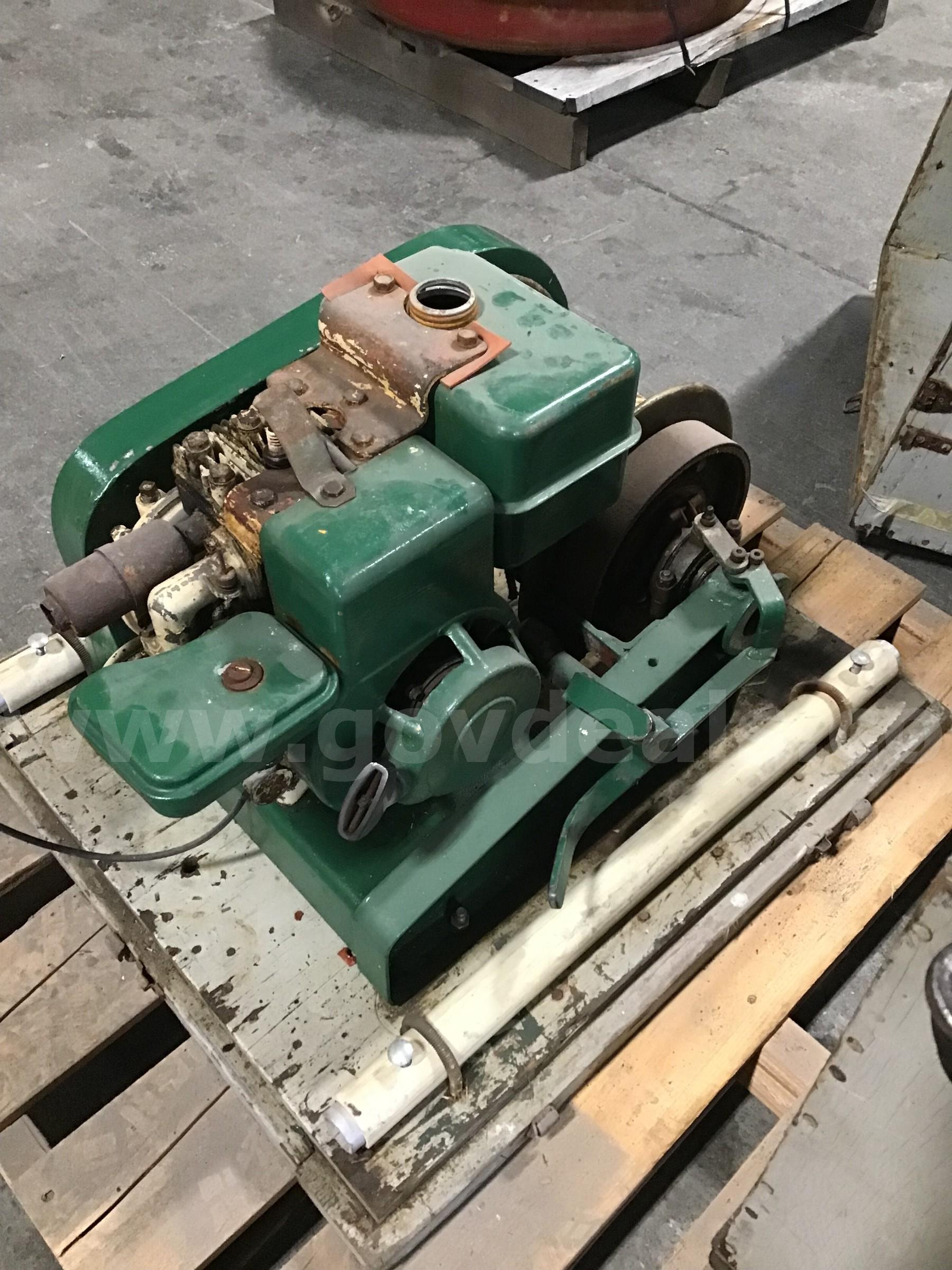 Briggs and Stratton powered winch   Government Surplus Auction - Photo #2