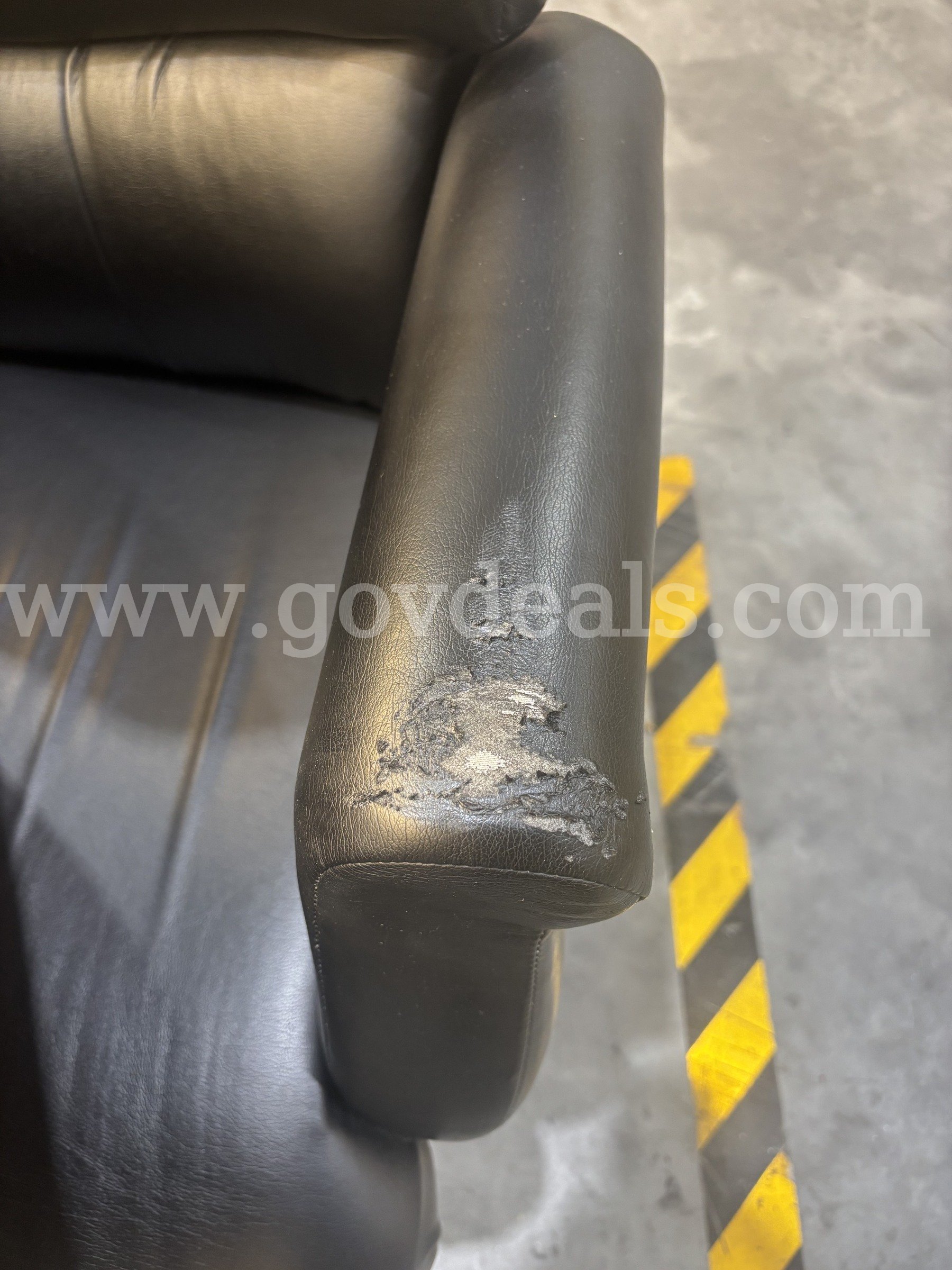 Round Cherry Office Table + Three Rolling Executive Chairs   Government Surplus Auction - Photo #4