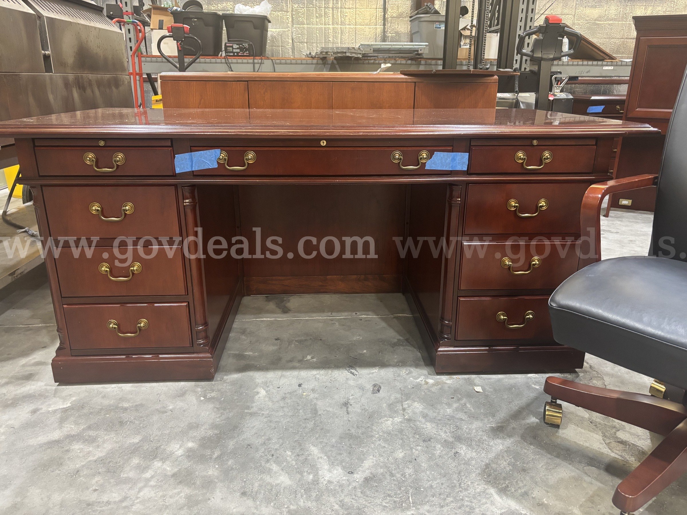 Cherry Wood Executive Office Desk & Chair   Government Surplus Auction - Photo #2