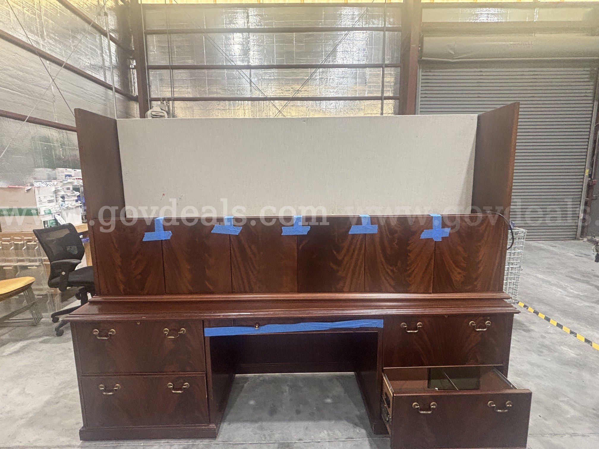 Large Executive Desk with Hutch   Government Surplus Auction - Photo #3
