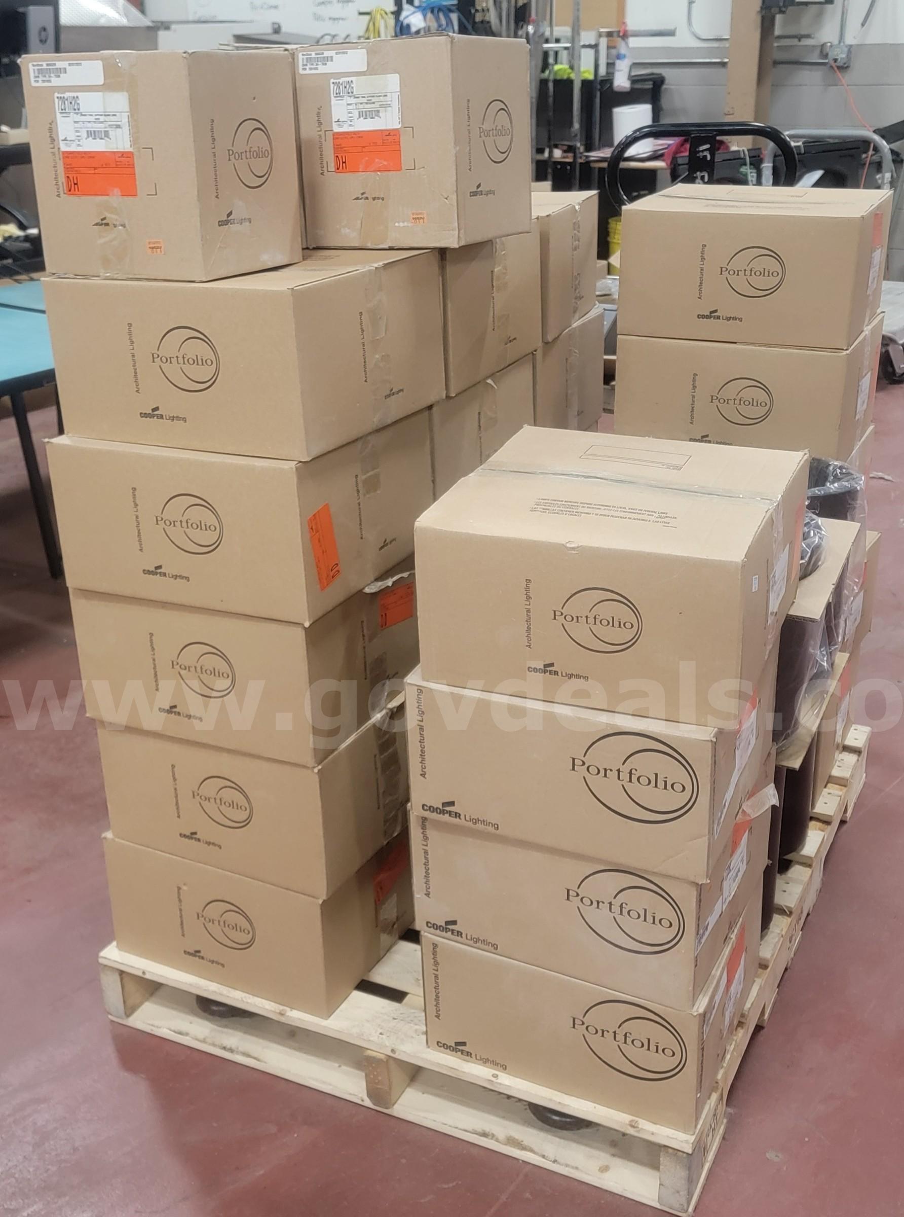 2 Pallets of Various Lighting