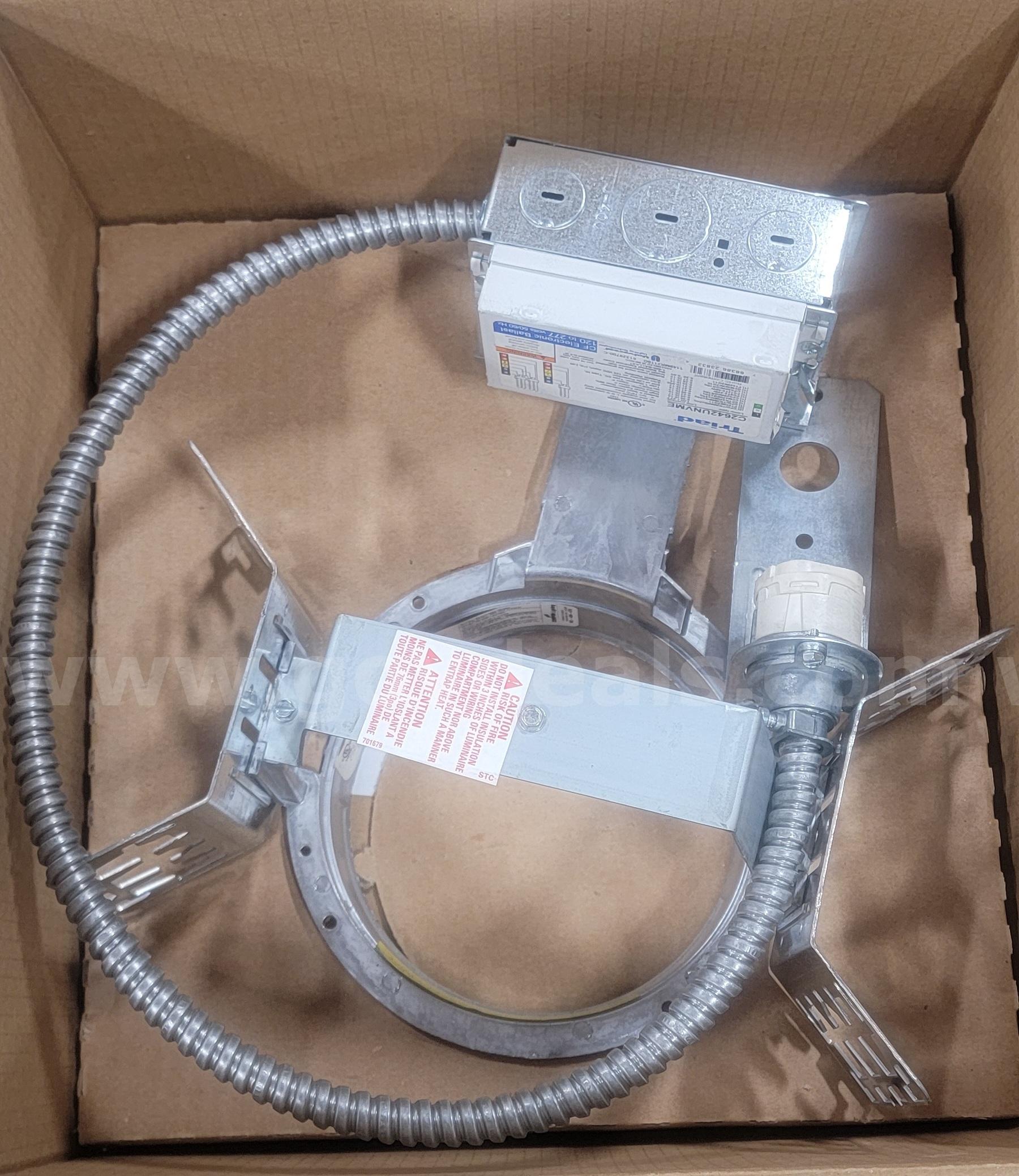 2 Pallets of Various Lighting   Government Surplus Auction - Photo #4