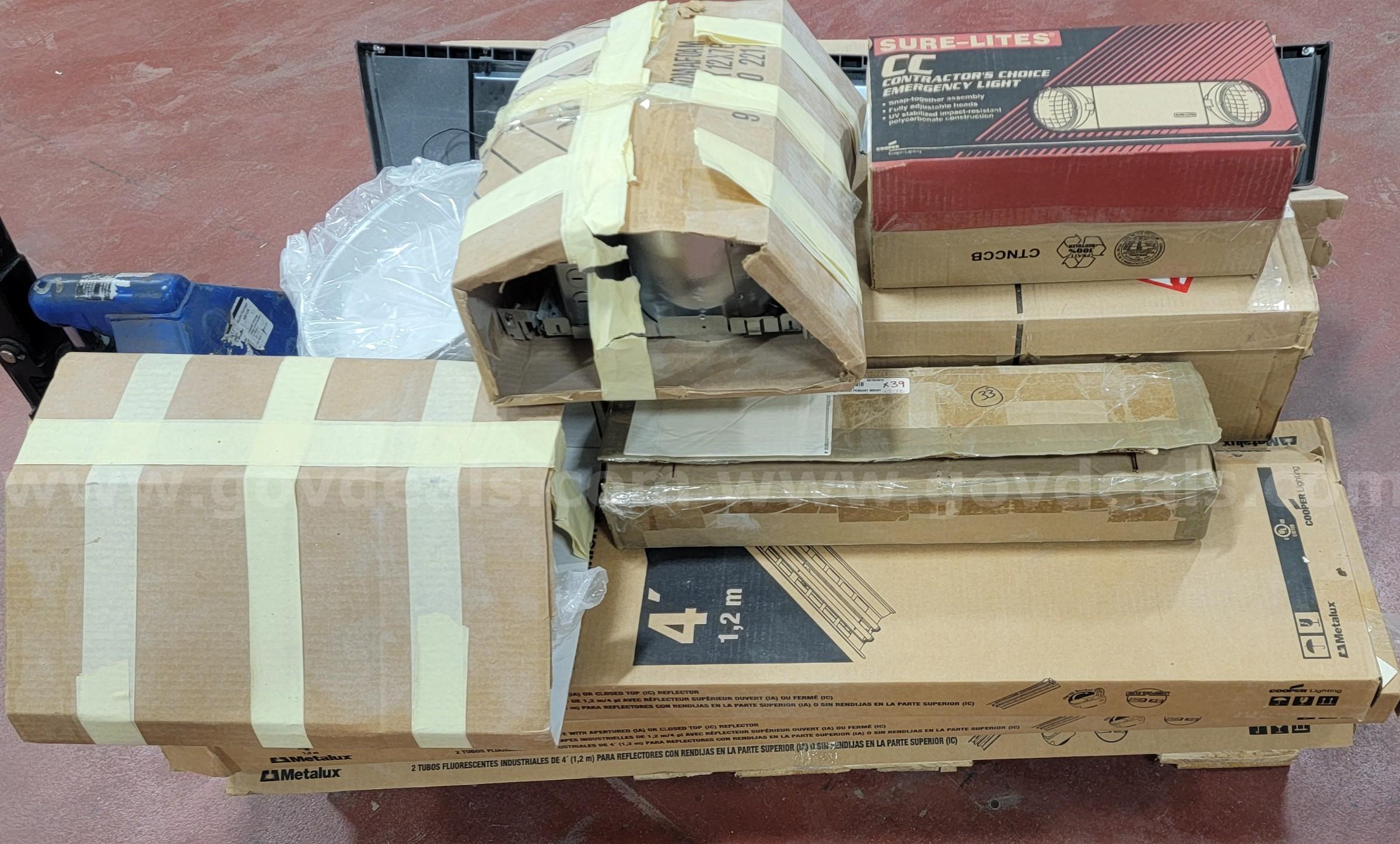 1 Pallet Various Lighting   Government Surplus Auction - Photo #2