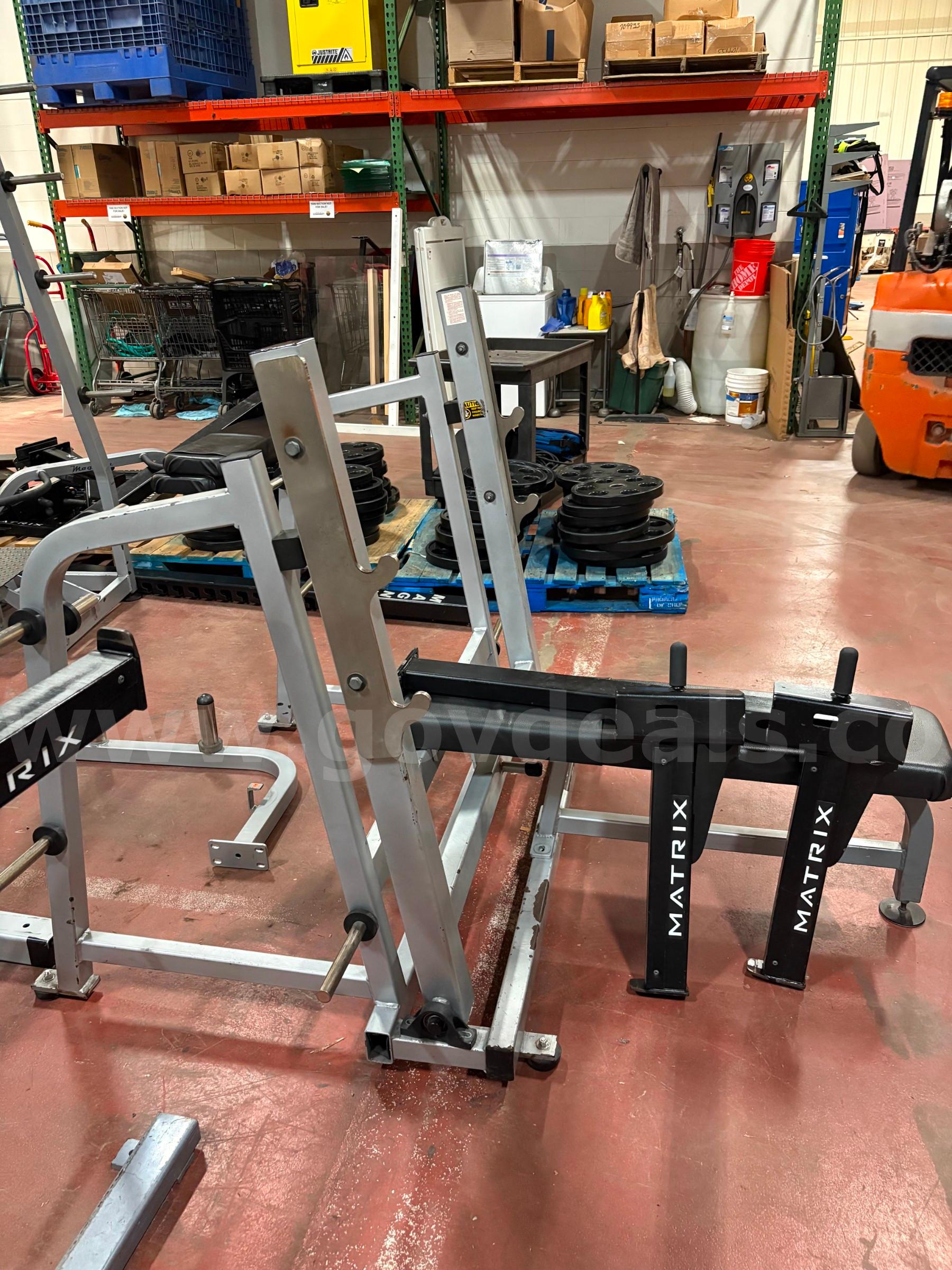 Lot of Weightlifting Equipment   Government Surplus Auction - Photo #4