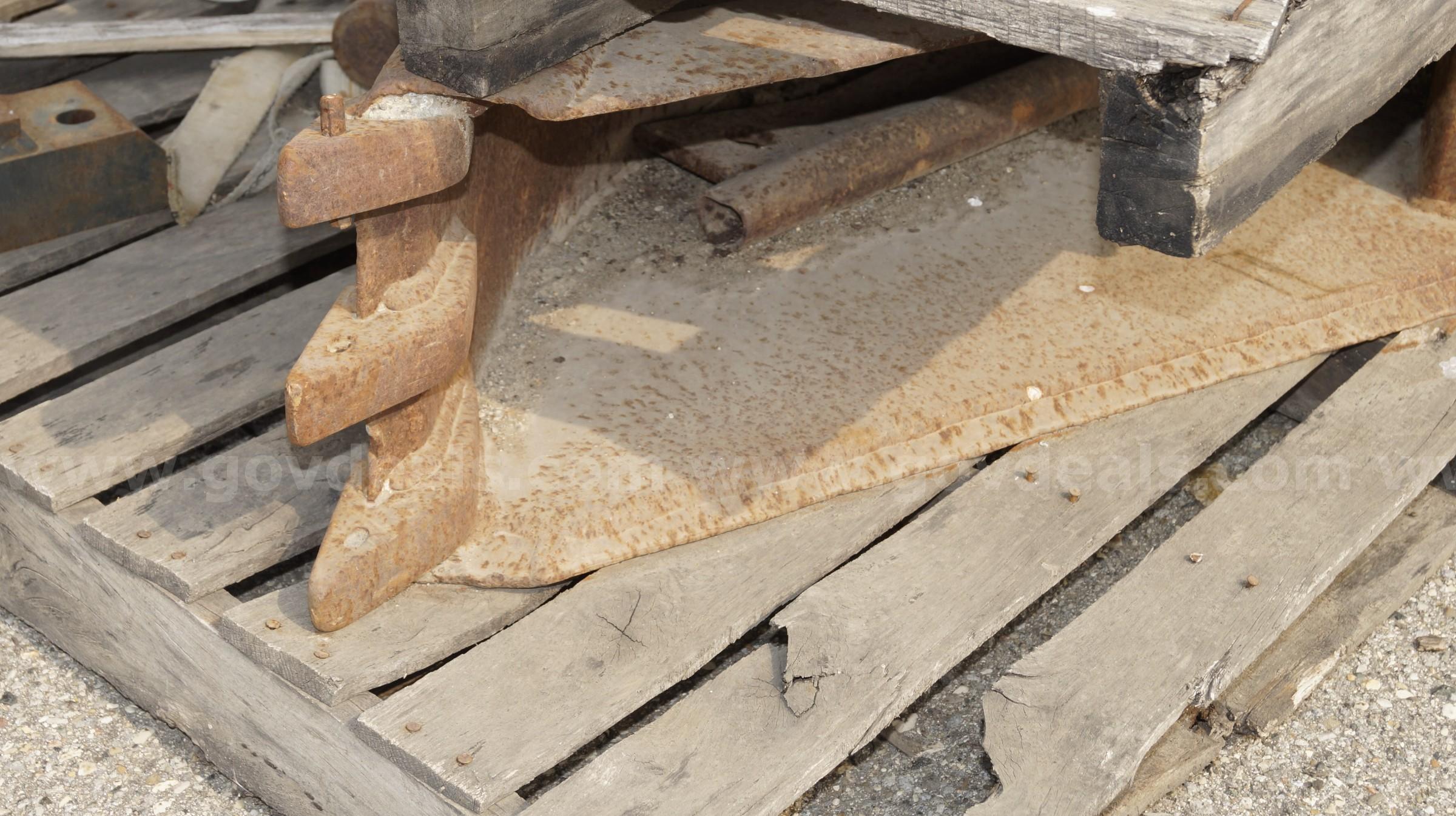 backhoe accessories   Government Surplus Auction - Photo #2