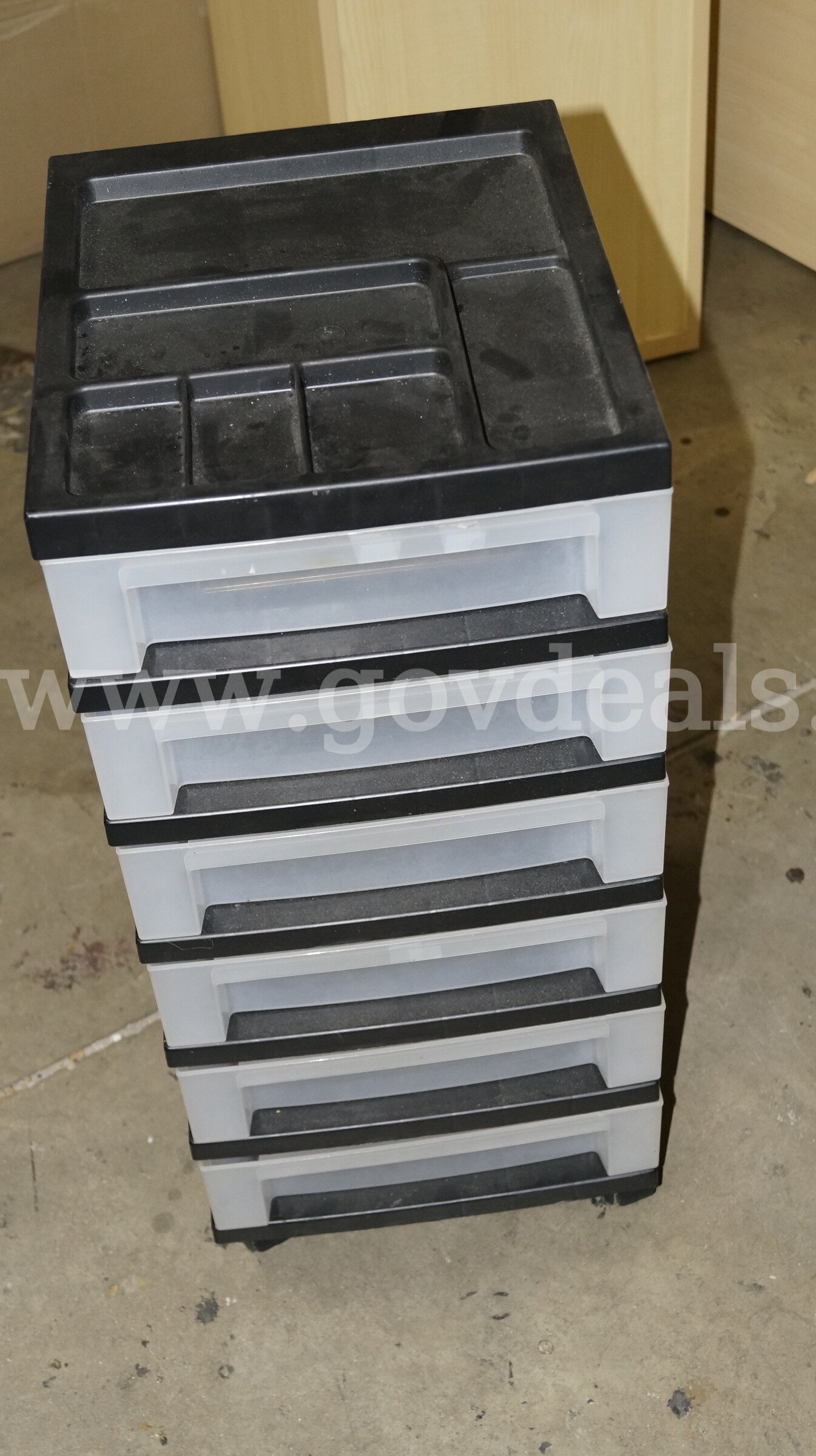 4 Plastic shelving units, 2 rolling files and mail sorter   Government Surplus Auction - Photo #4