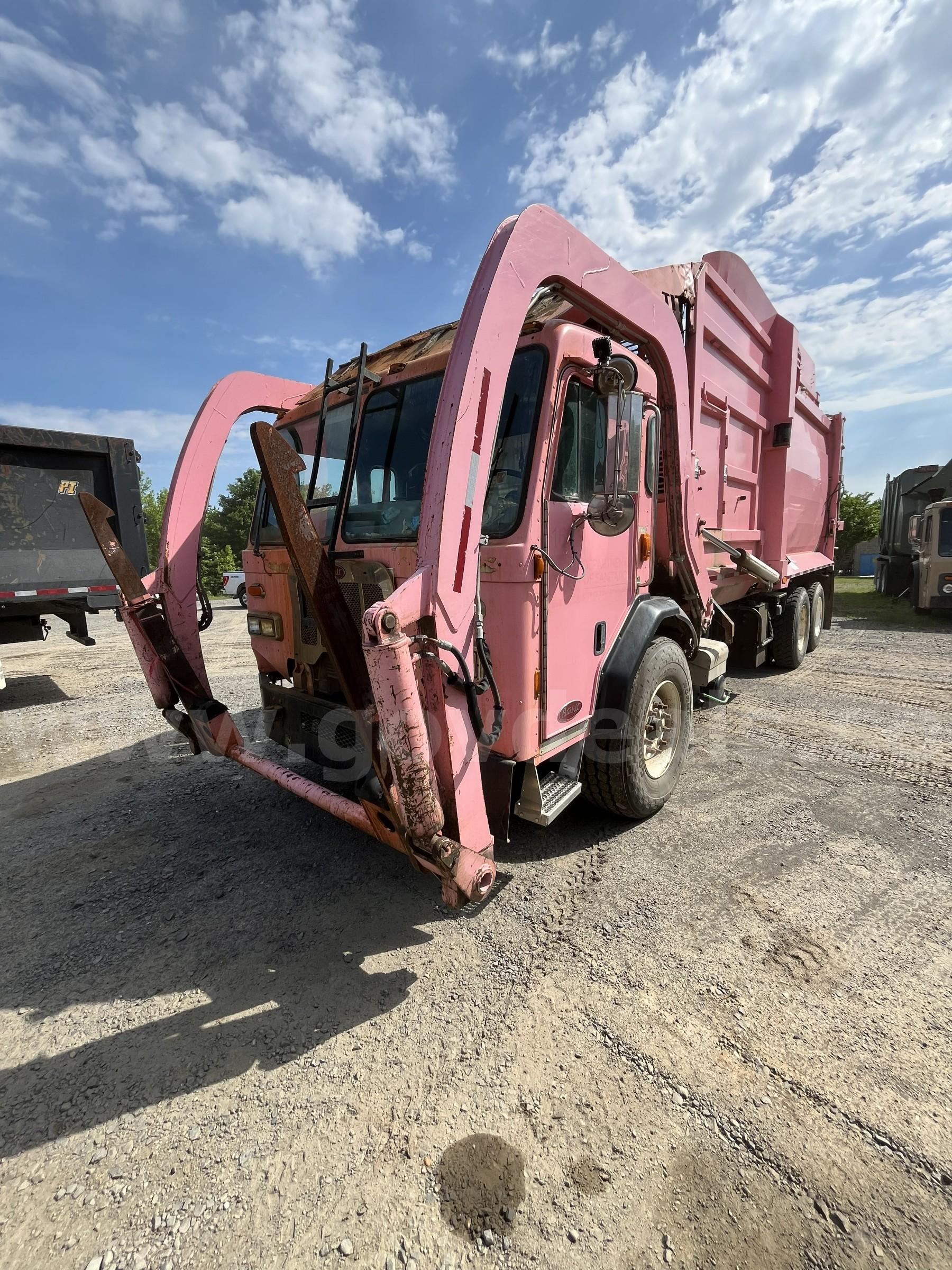2016 Peterbilt 320 CNG Front Load Truck With Wayne Titan 40yd Body Peterbilt 320 Government Surplus Auction - Photo #2