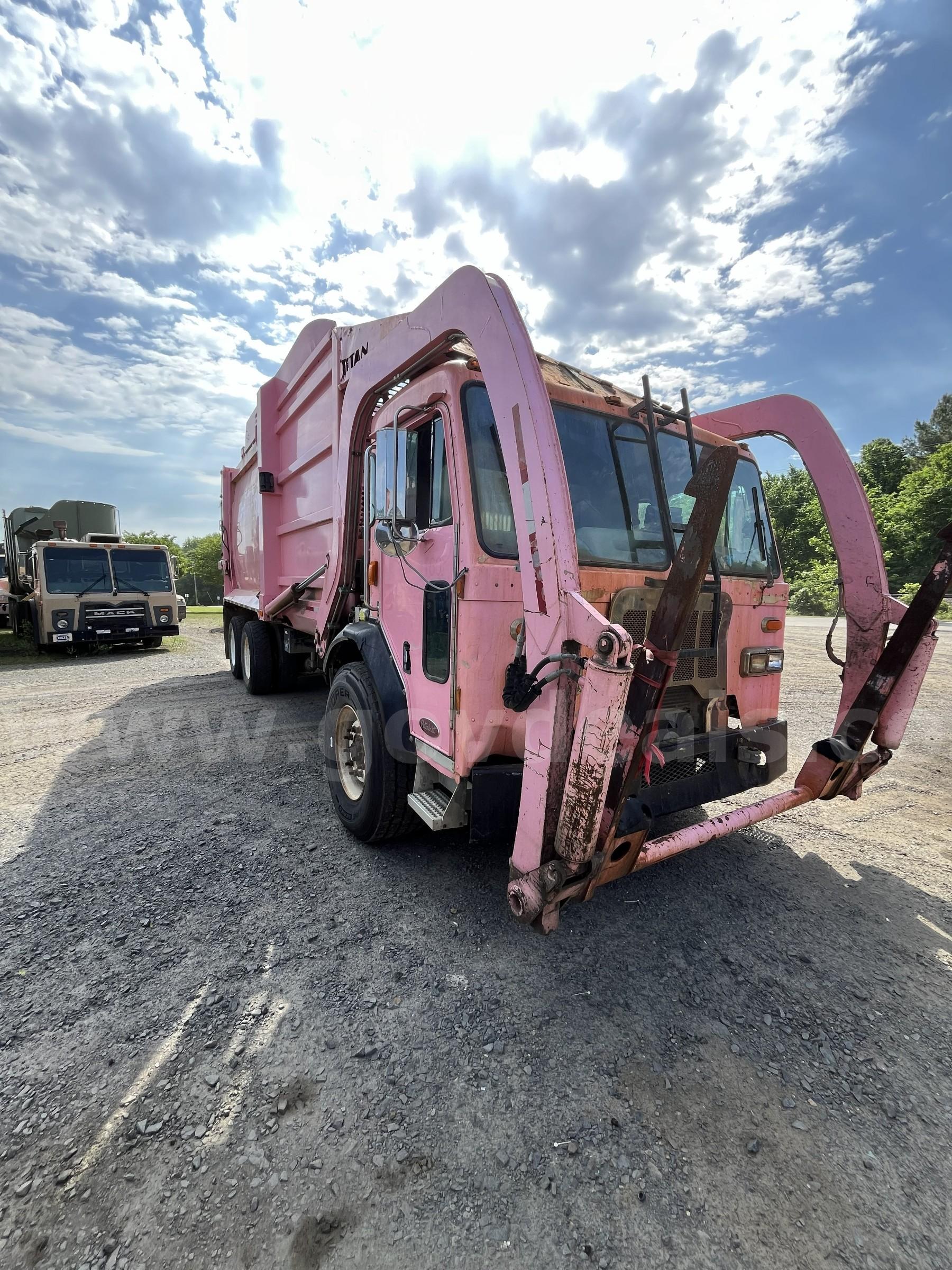2016 Peterbilt 320 CNG Front Load Truck With Wayne Titan 40yd Body Peterbilt 320 Government Surplus Auction - Photo #3