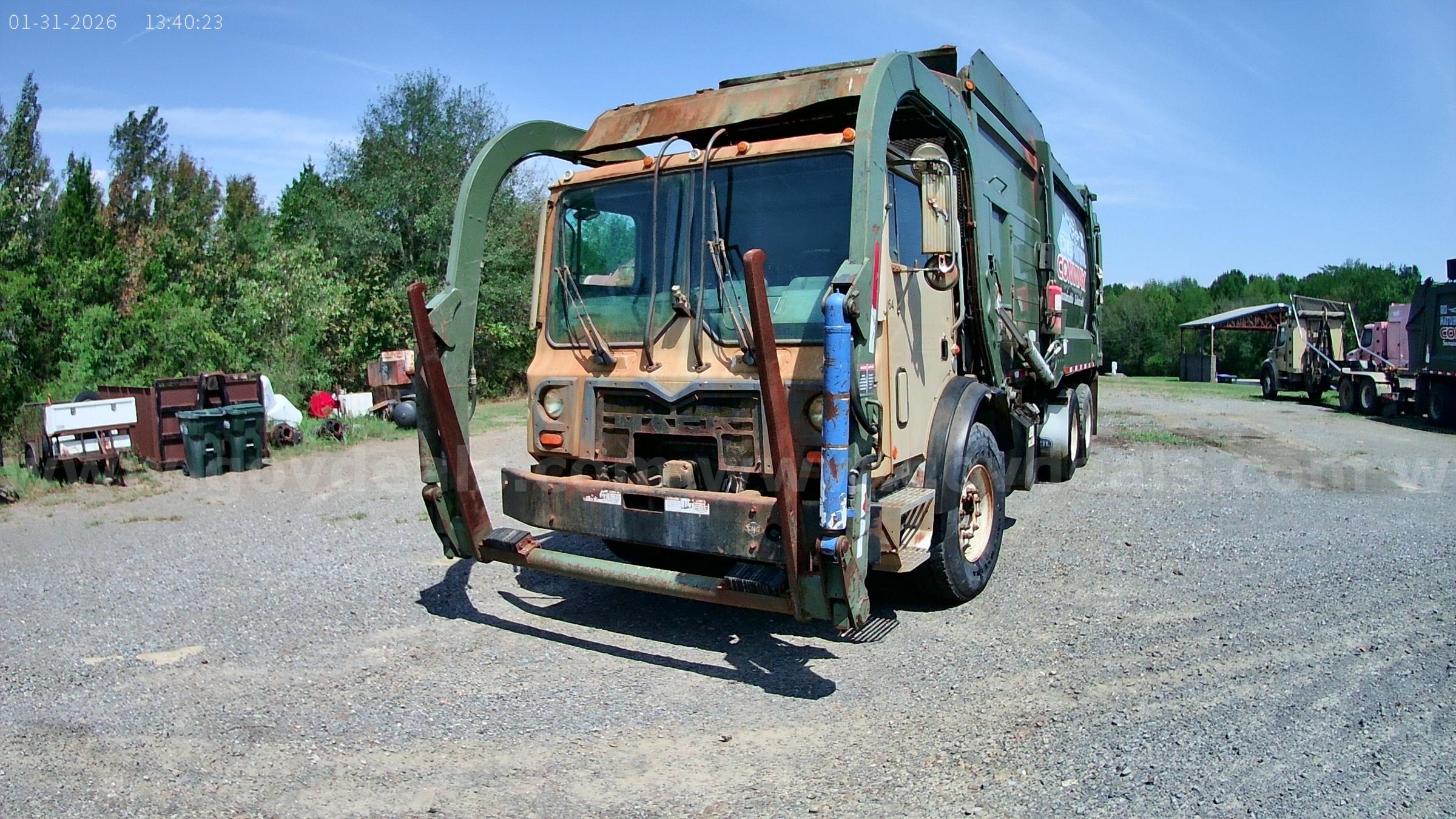 2015 Mack MRU613 Mack MRU613 Government Surplus Auction - Primary Photo