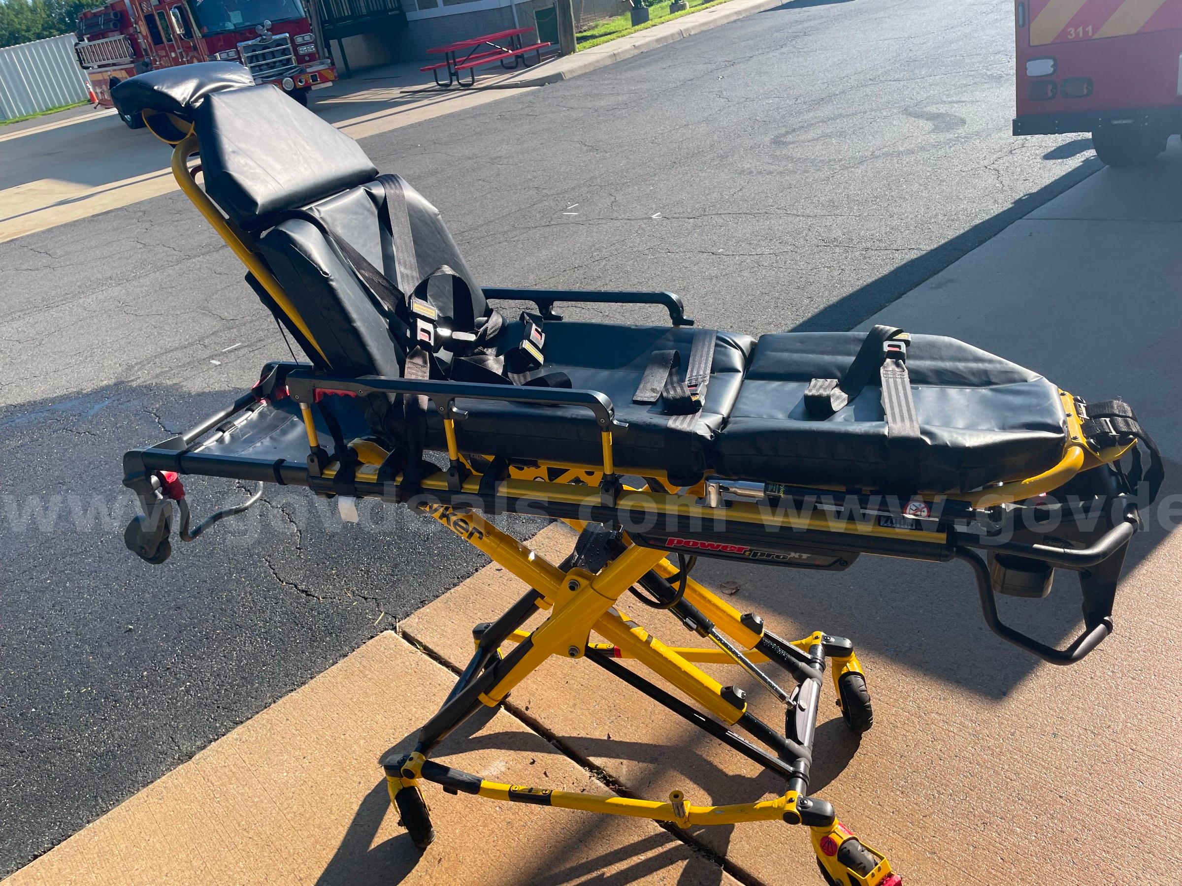 Stryker Power Load Stretcher - PRO XT Model 6500  6500 Government Surplus Auction - Photo #3