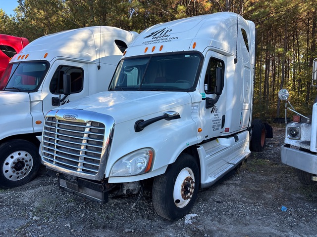2012 Freightliner Cascadia 125 6x4 T/A Sleeper Truck Tractor (Inoperable)
