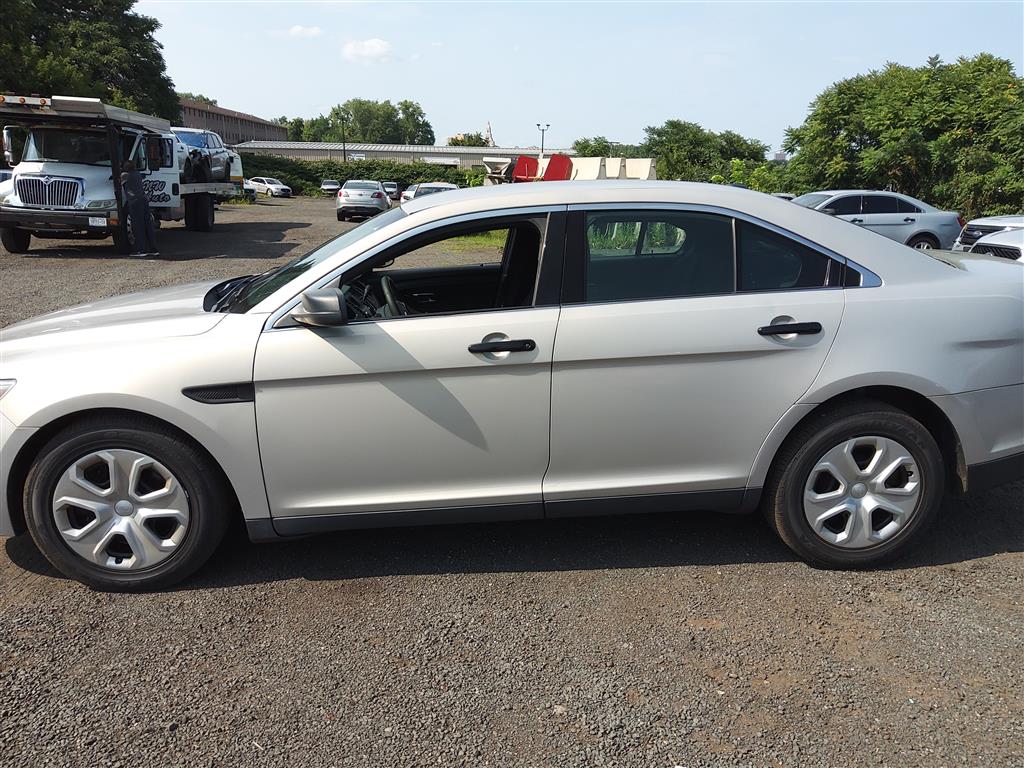2015 Ford Taurus (Hartford, CT 06114) Ford Taurus Government Surplus Auction - Photo #4