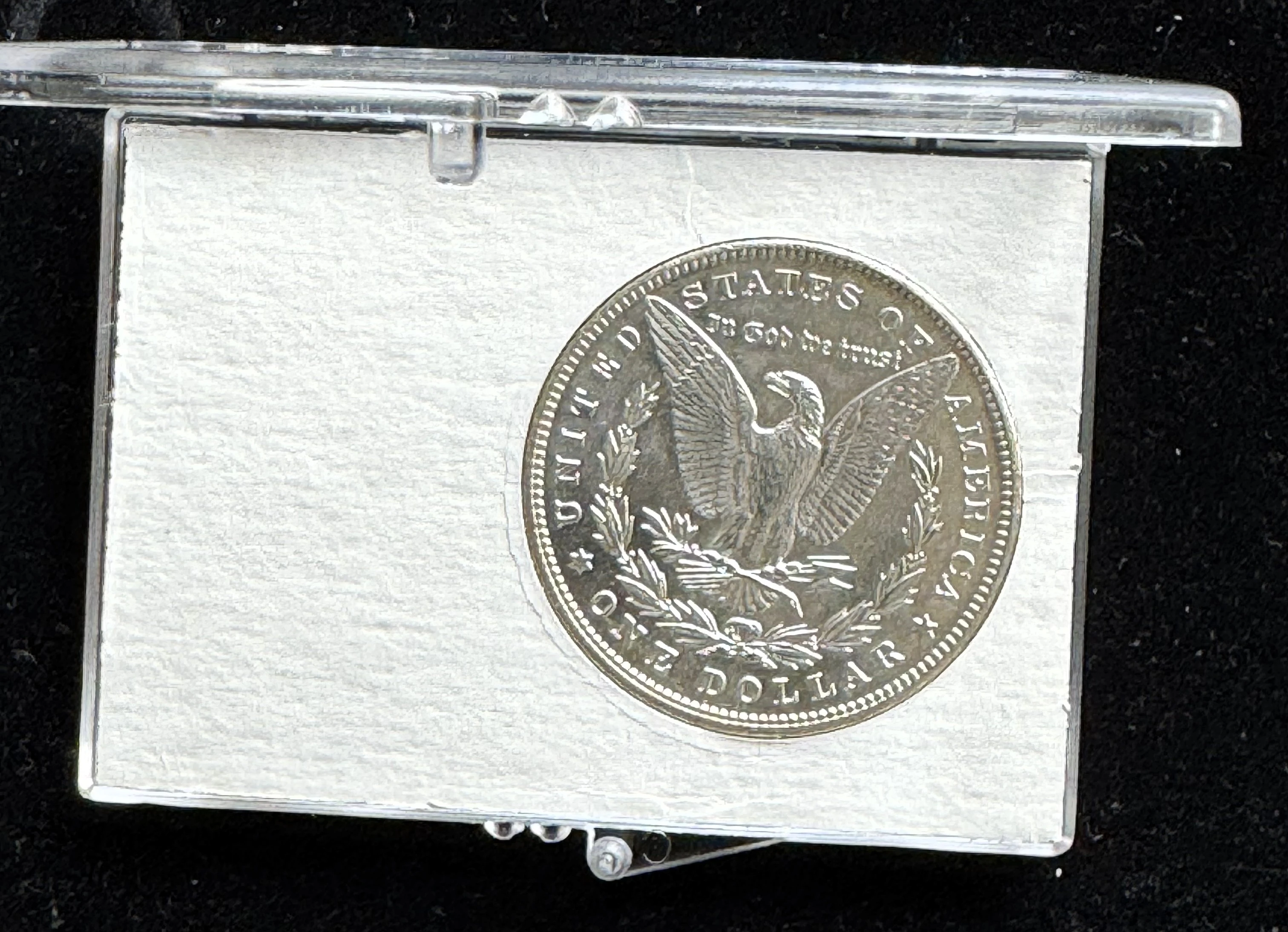 1900 MORGAN SILVER DOLLAR COIN, BU QUALITY BRIGHT SHINY LUSTER IN A CASE Case  Government Surplus Auction - Photo #2