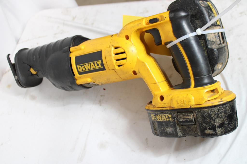 Dewalt 18V Reciprocating Saw   Government Surplus Auction - Photo #2