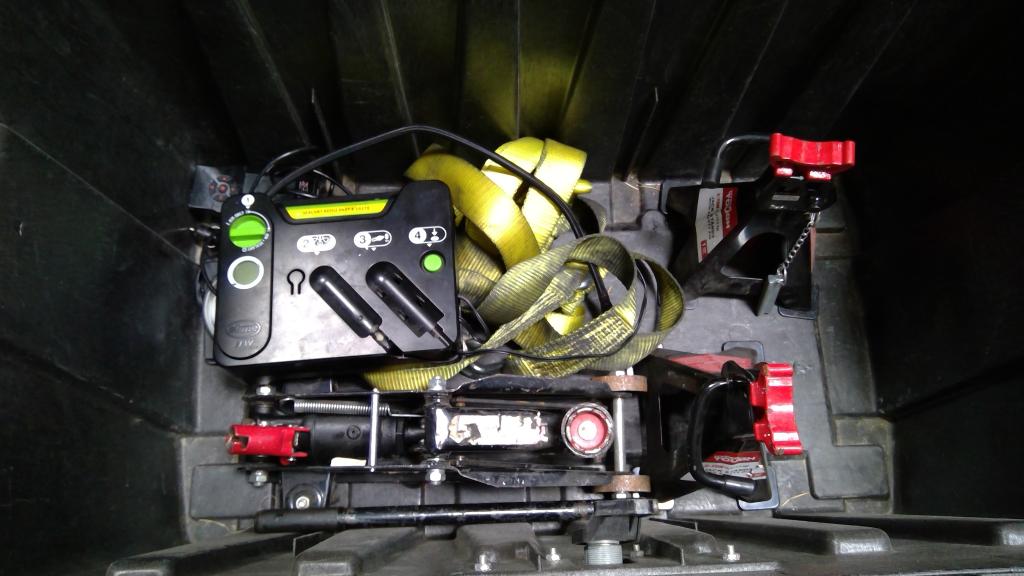 Hyper Tough Jack Stands, Floor Jack, And More, 6 Pieces In Pro Tuff Bin   Government Surplus Auction - Photo #2