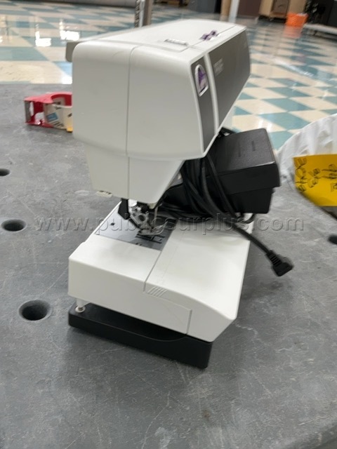 PFAFF SEWING MACHINE SELECT 4.2#1   Government Surplus Auction - Photo #3